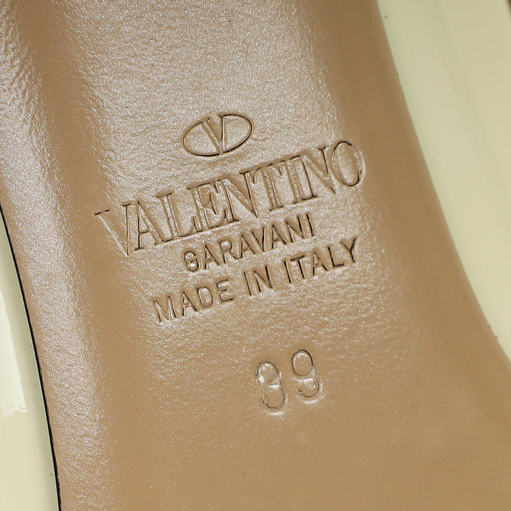 Valentino Cream Rockstud Pump 39