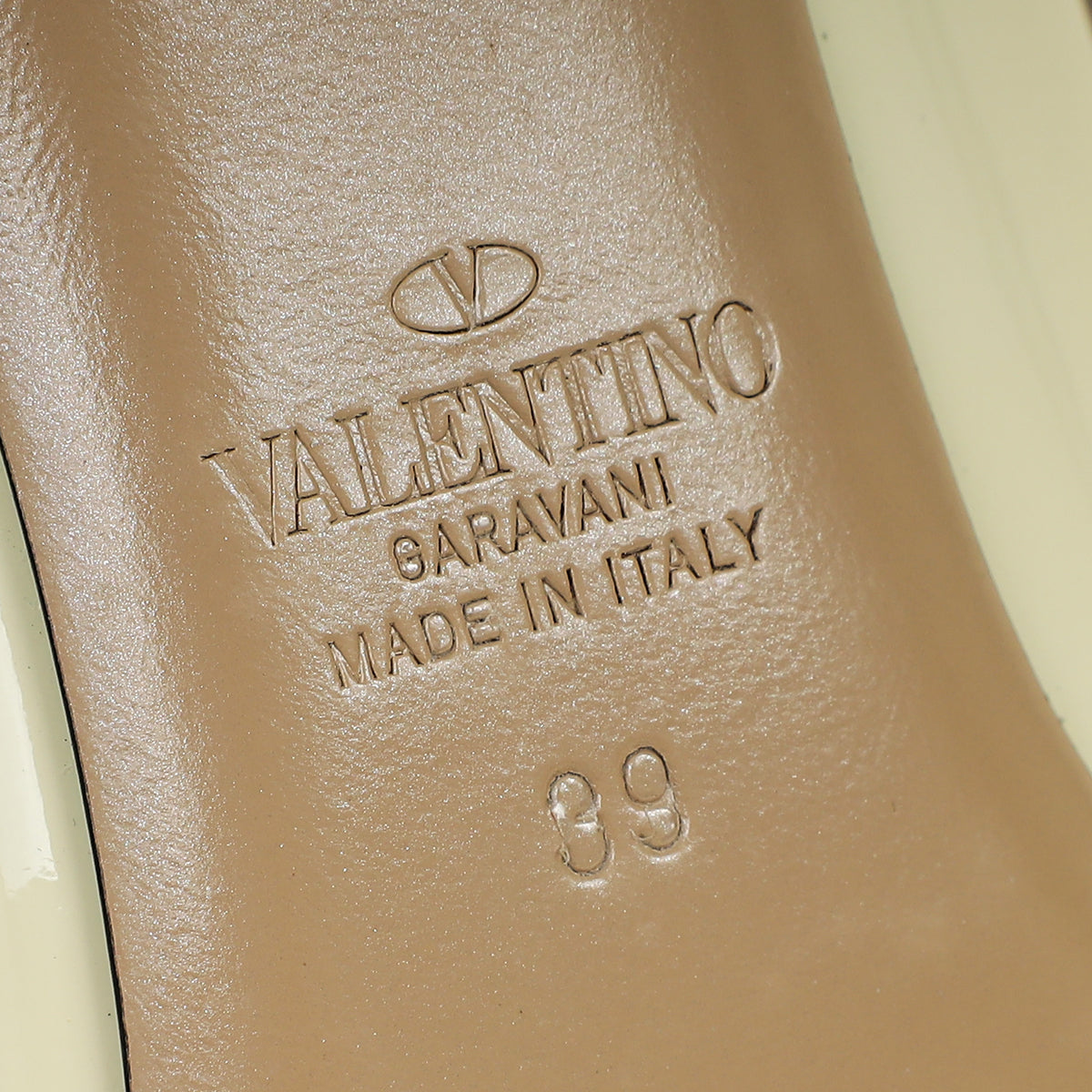 Valentino Cream Rockstud Pump 39