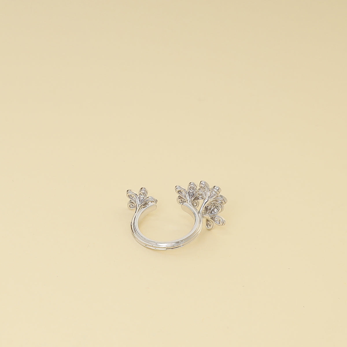 Van Cleef & Arpels 18K White Gold Socrate Between the Finger Ring 52