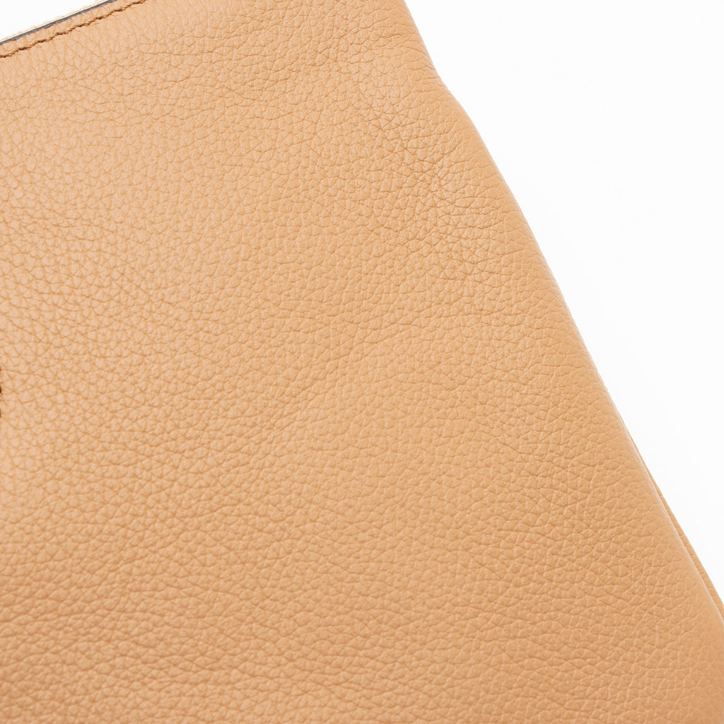 Versace Calfskin Medusa Wristlet (SHF-bNV7kw)