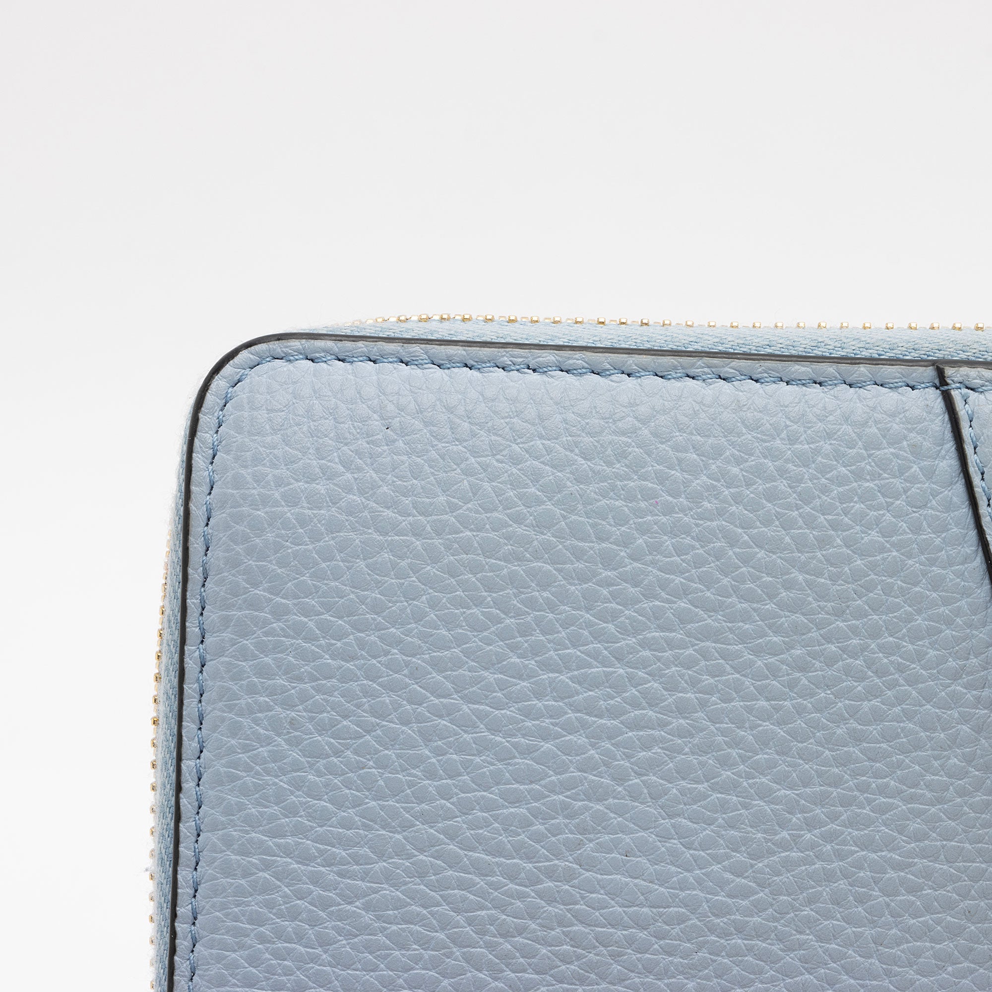 Versace Calfskin Virtus Zip Around Wallet (SHF-dvup03)
