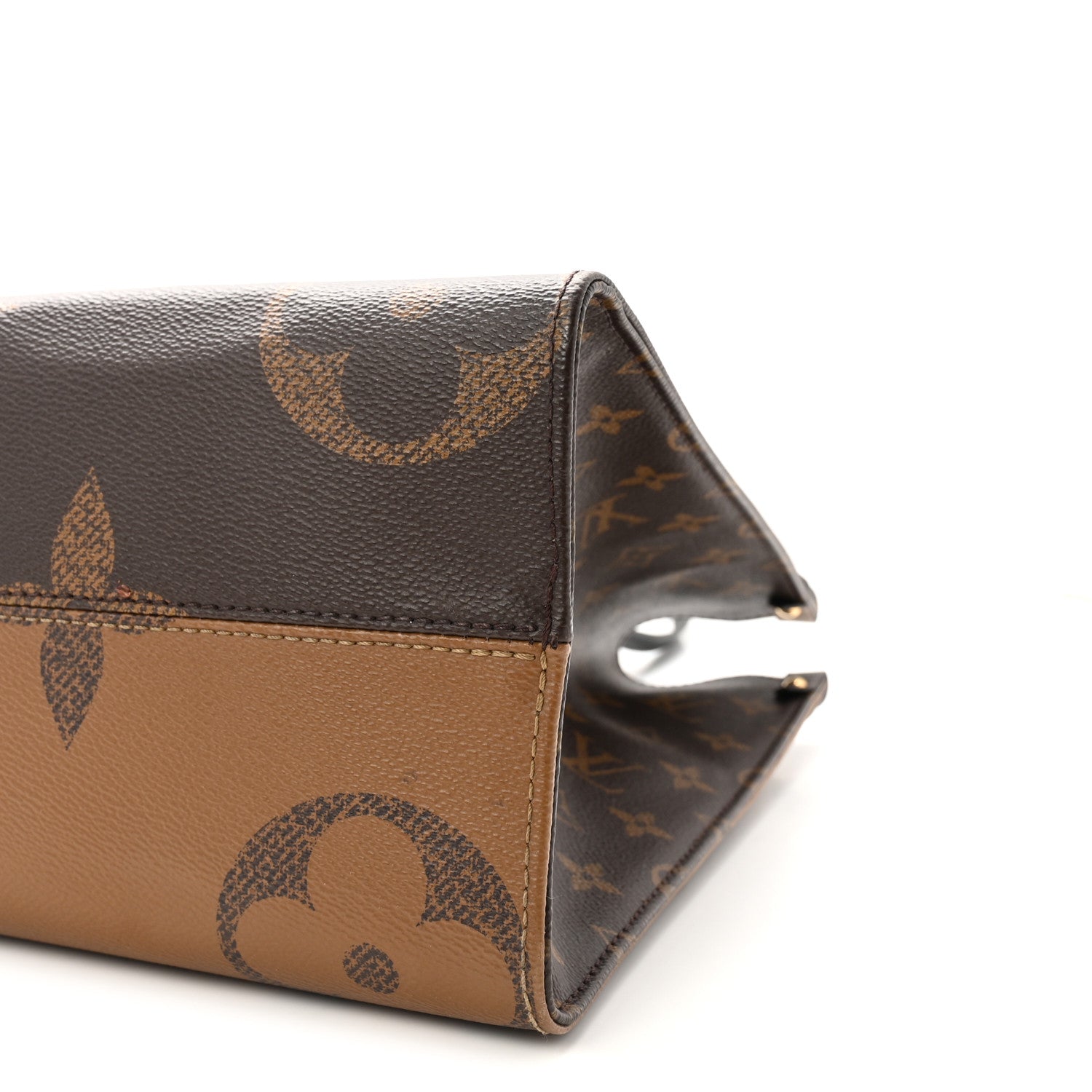 Reverse Monogram Giant Onthego MM