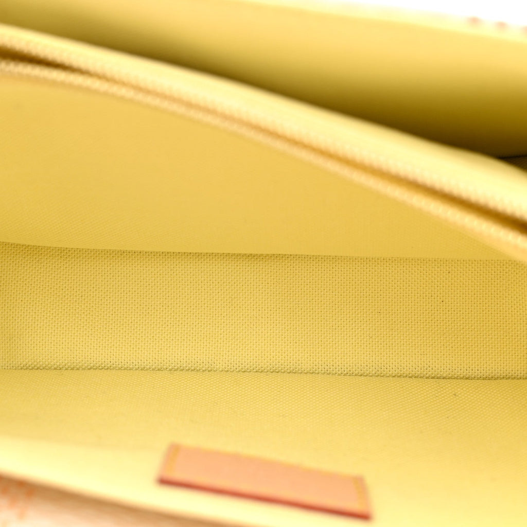 Damier Giant Pochette Metis East West Peach