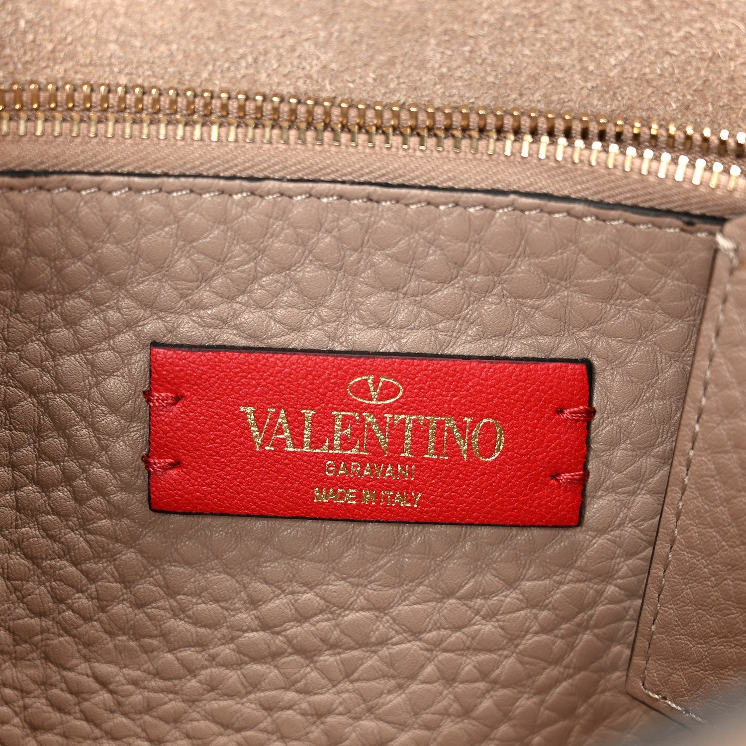 Pebbled Calfskin Rockstud Side Slip Crossbody  Poudre
