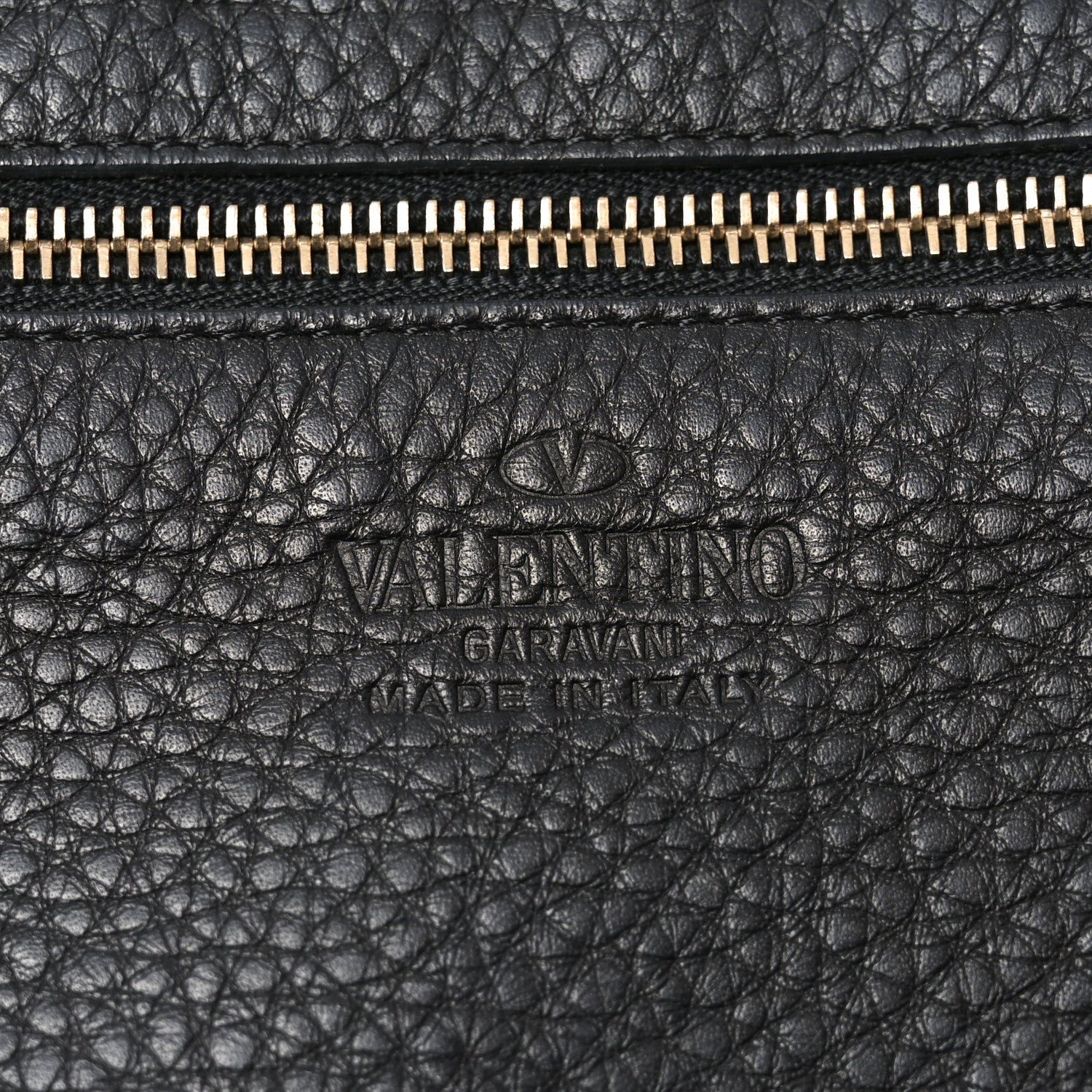 Pebbled Calfskin Medium Rockstud Tote Black