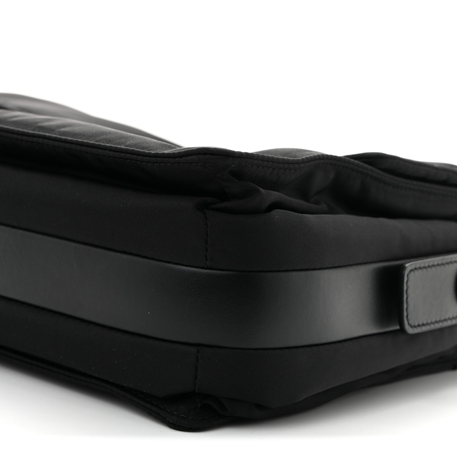 Re-Nylon Padded Medium Traveller Black