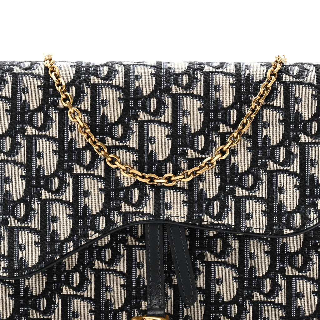 Oblique Saddle Chain Pouch Blue