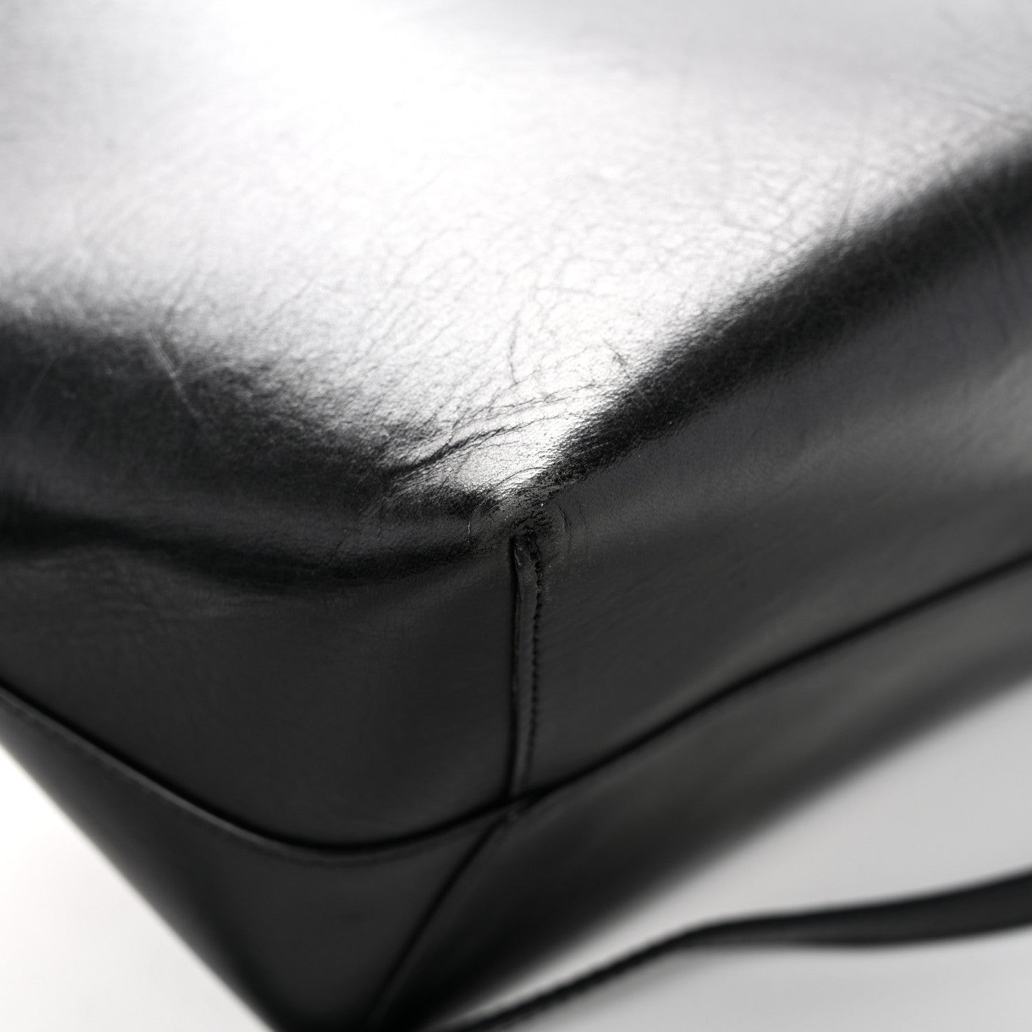 Vegetable Tanned Calfskin Bucket Bag Black Flamma