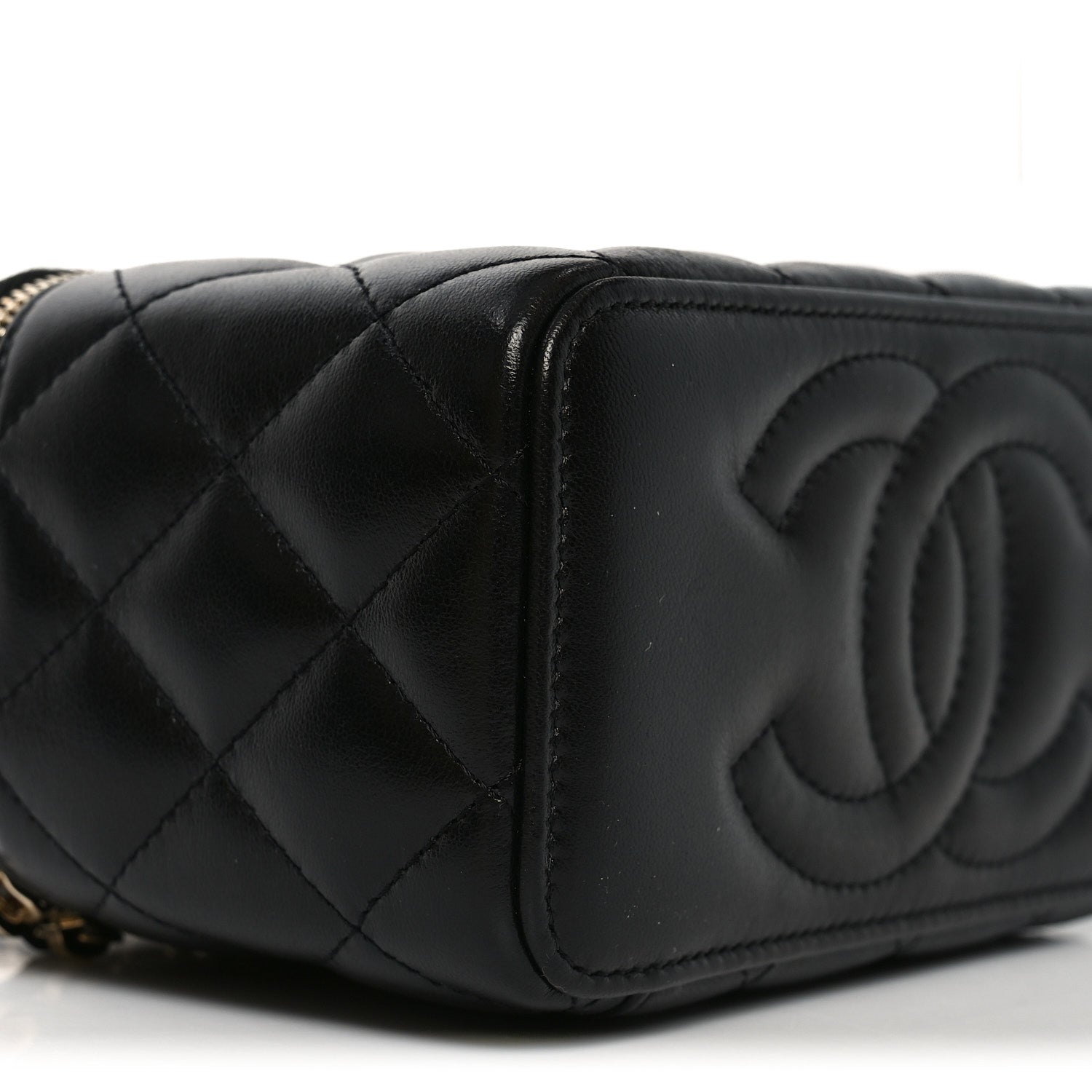 Lambskin Quilted Pearl Crush Small Vanity Case With Chain Black