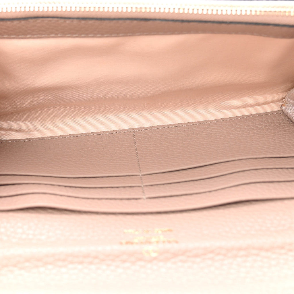 Pebbled Calfskin Rockstud Flip Lock Wallet On Chain Poudre