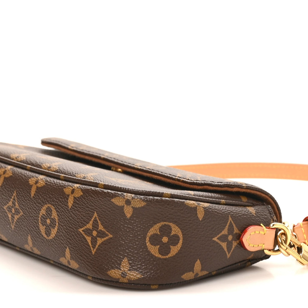 Monogram Ivy Wallet On Chain