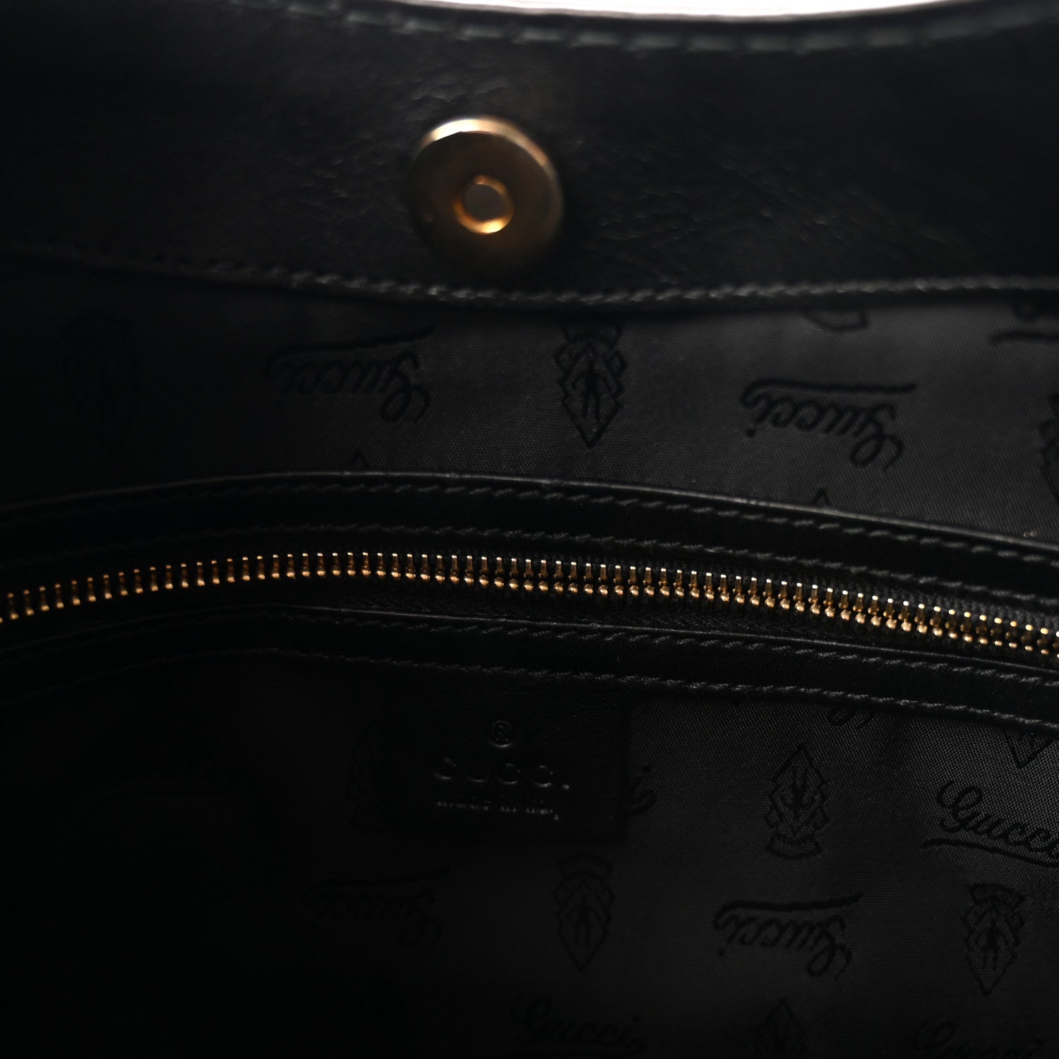 Dialux Queen Bow Hobo Black