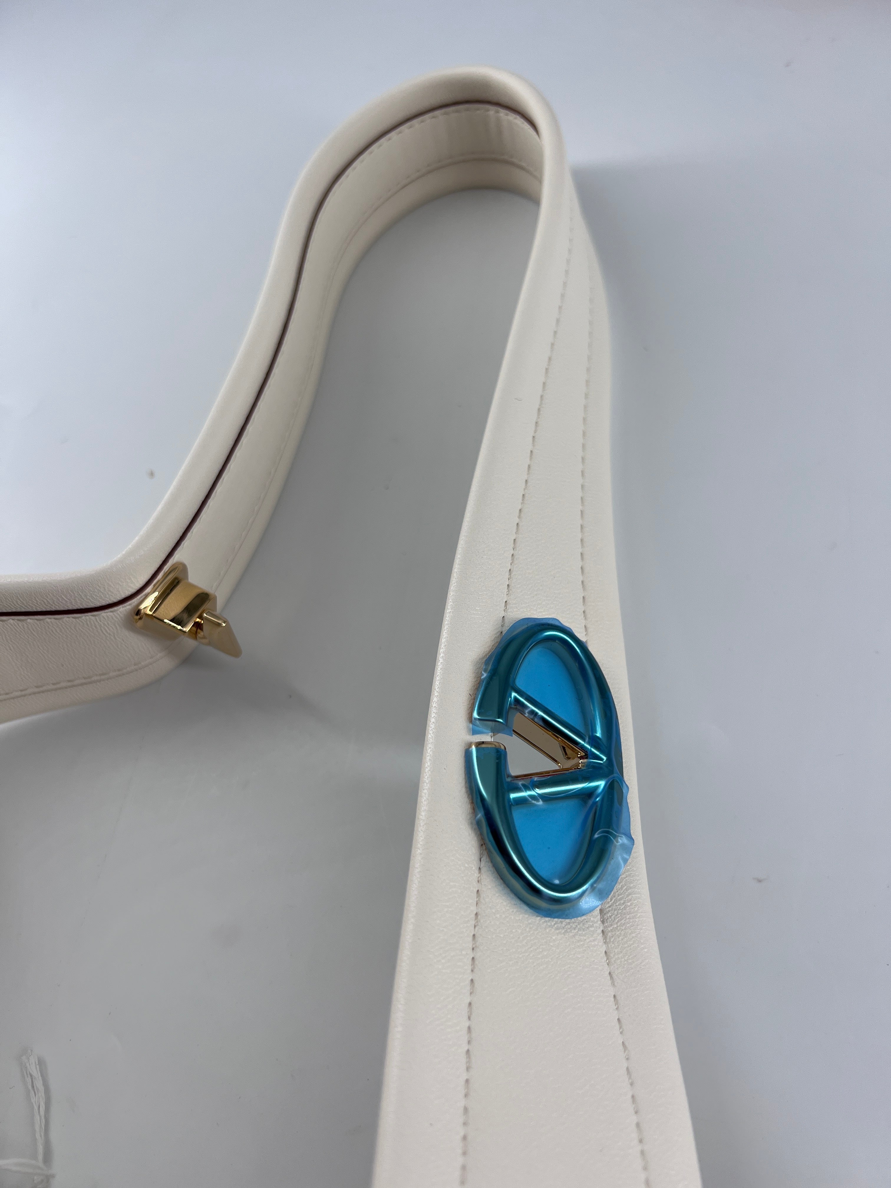 Valentino Garavani Ruffle Shoulder Bag Leather White Leather Shoulder Bag Bag (Authentic  )