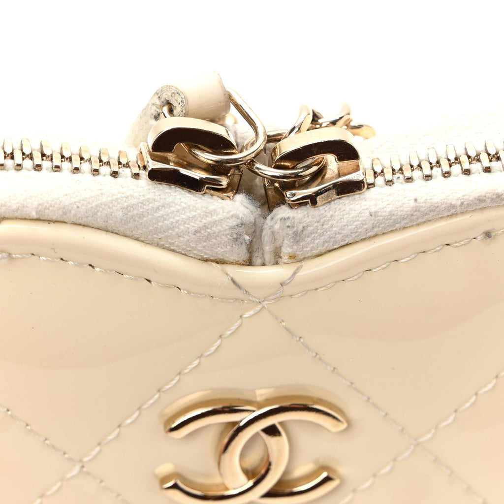 Patent Calfskin Resin Quilted CC Heart Clutch With Chain Black