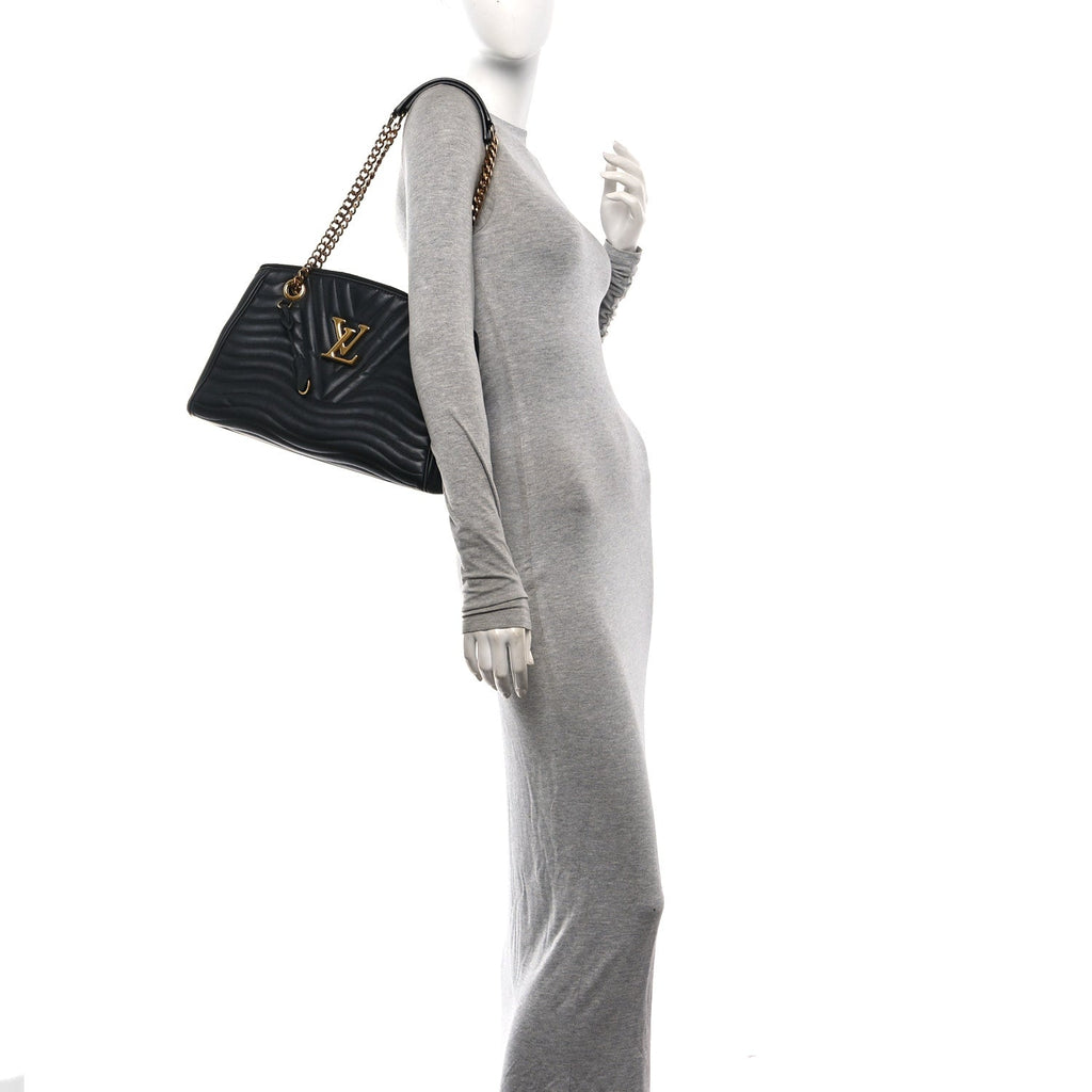 Calfskin New Wave Chain Tote Black
