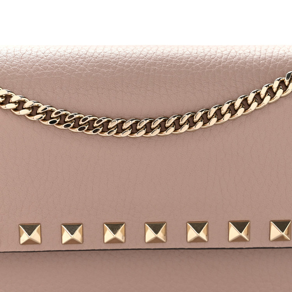 Pebbled Calfskin Rockstud Flap Wallet On Chain Poudre