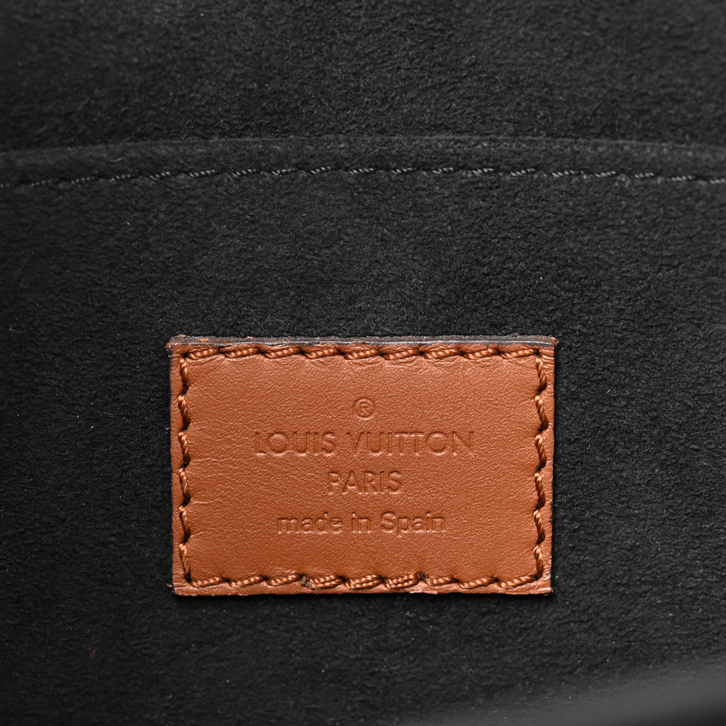 Reverse Monogram Dauphine MM