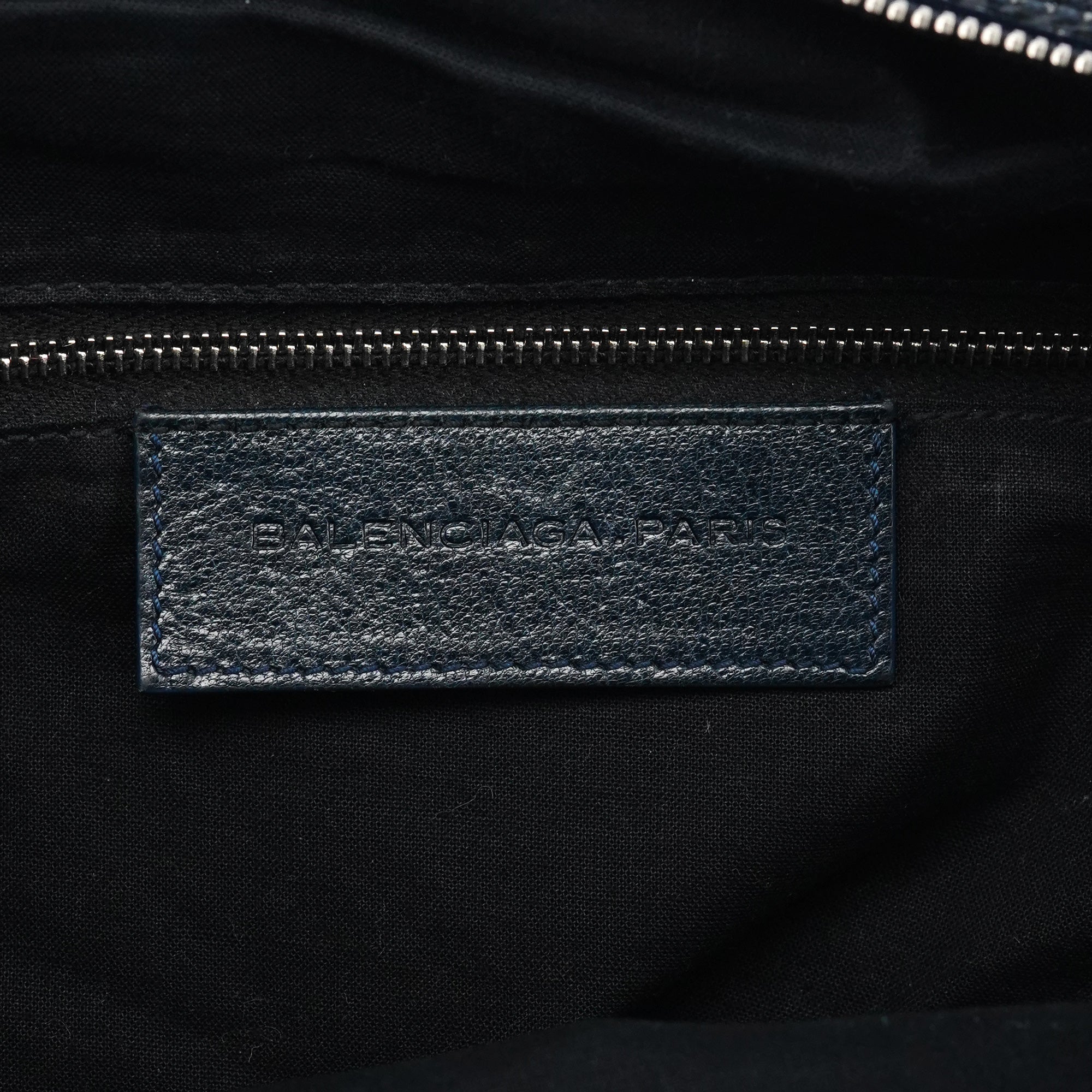 186340 Navy Leather Crest Logo Shoulder Bag