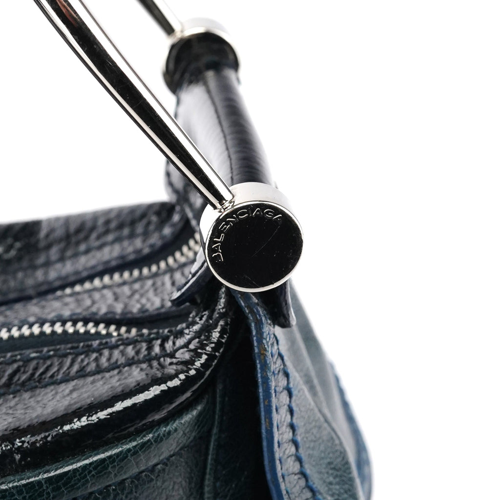 186340 Navy Leather Crest Logo Shoulder Bag