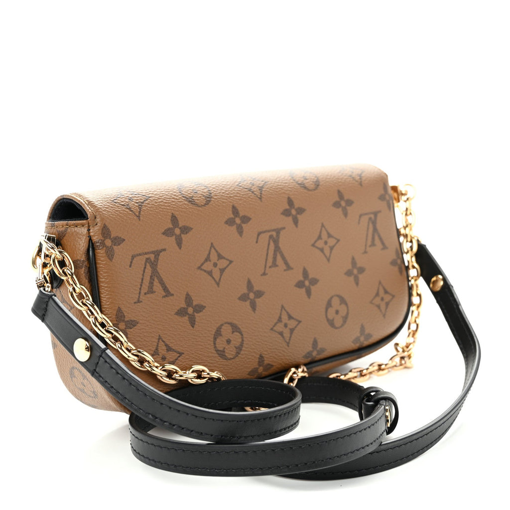 Reverse Monogram Ivy Wallet On Chain