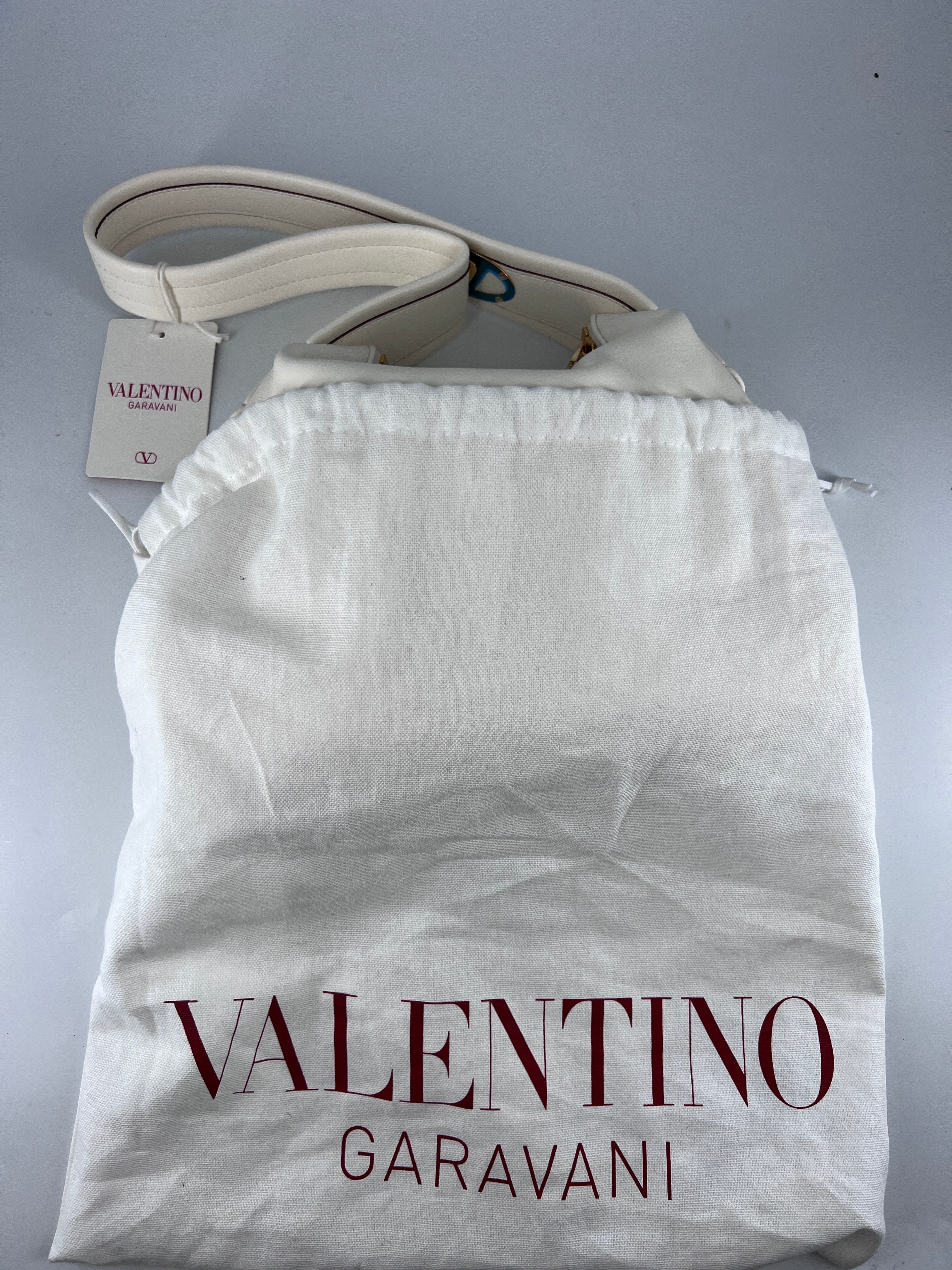 Valentino Garavani Ruffle Shoulder Bag Leather White Leather Shoulder Bag Bag (Authentic  )