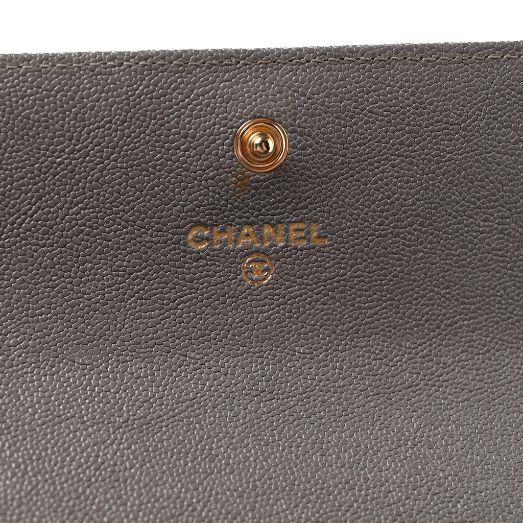 Caviar Quilted Medium Boy Flap Wallet Grey