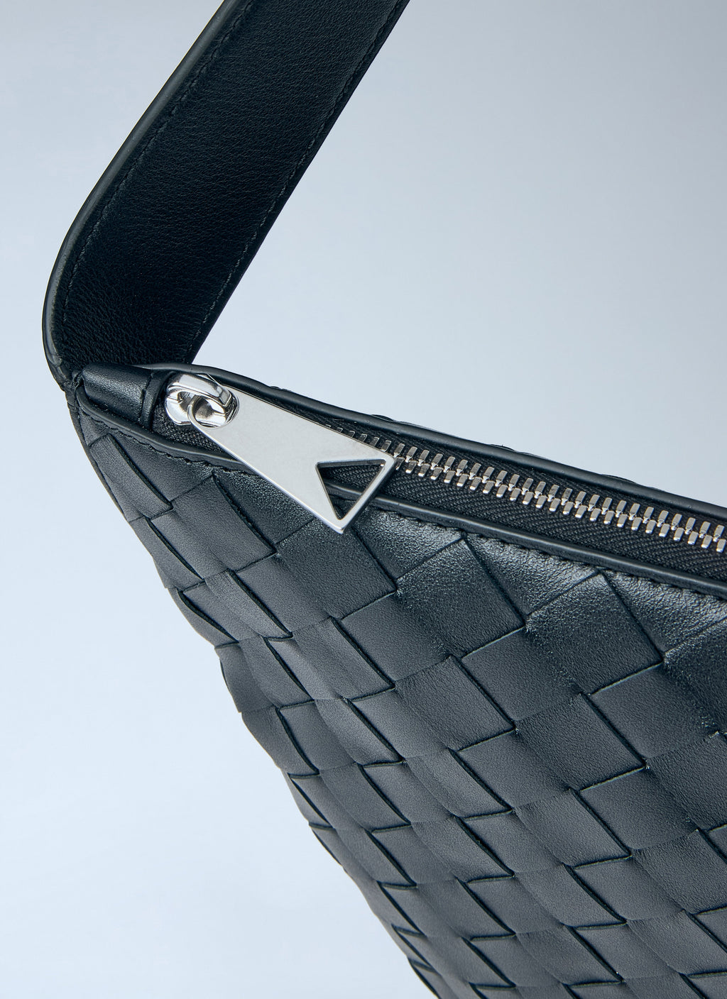 Bottega Veneta Men Intrecciato Leather Crossbody Bag
