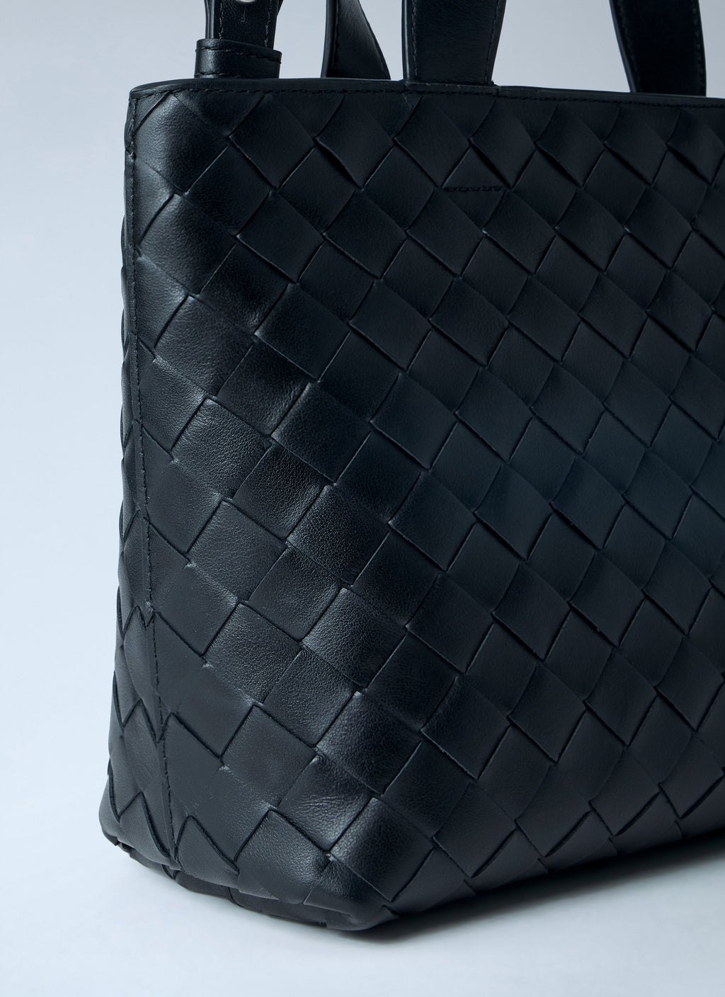 Bottega Veneta Men Mini Intrecciato Zipped Tote Bag