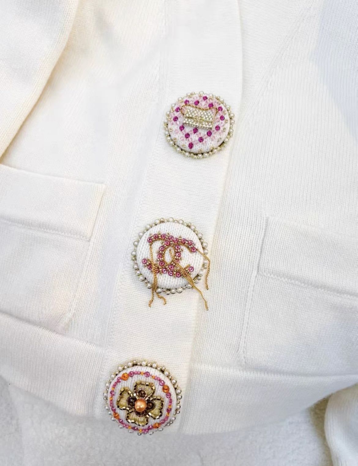 Chanel 22A off-white cashmere knitted cardigan