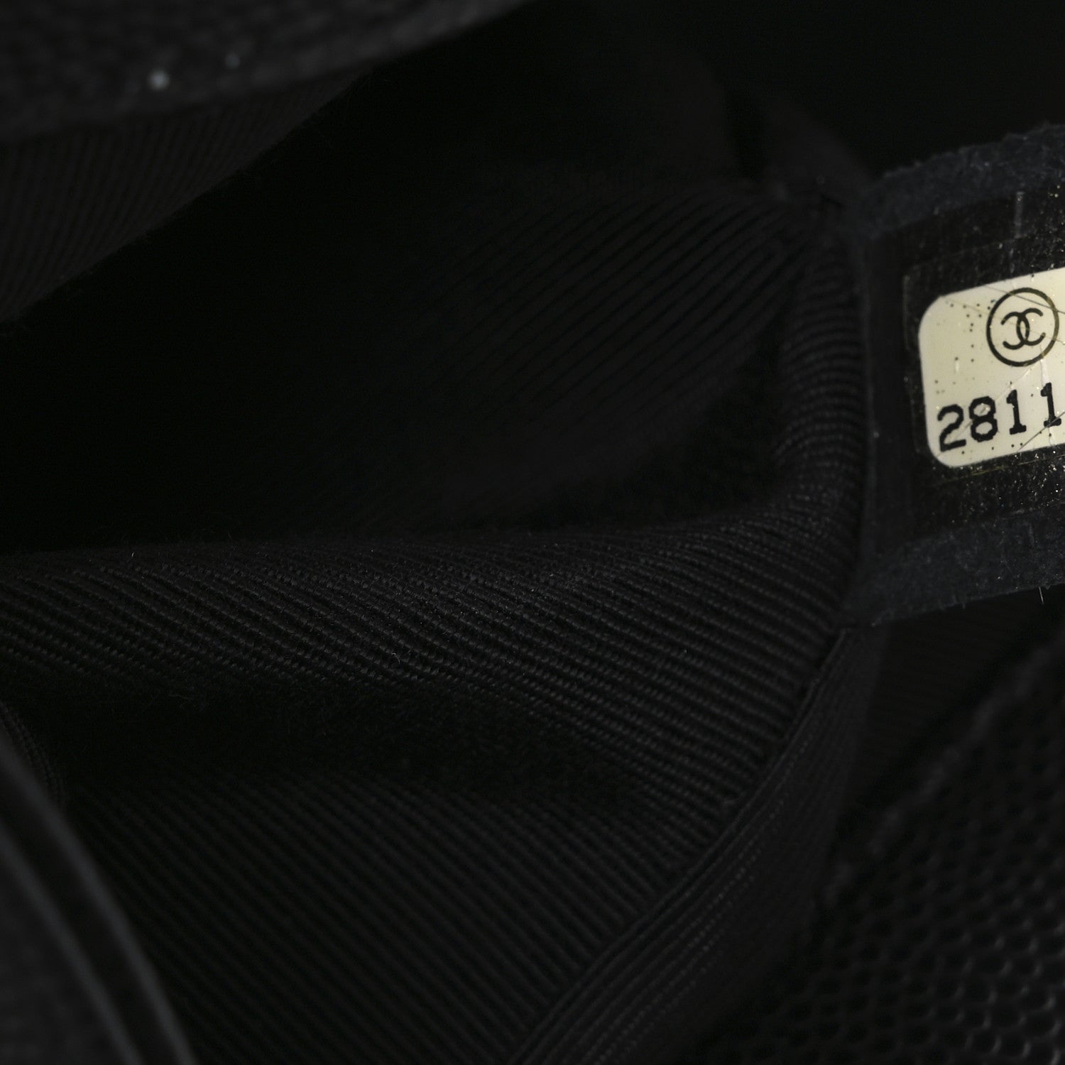 Caviar Quilted Medium Boy Flap Black