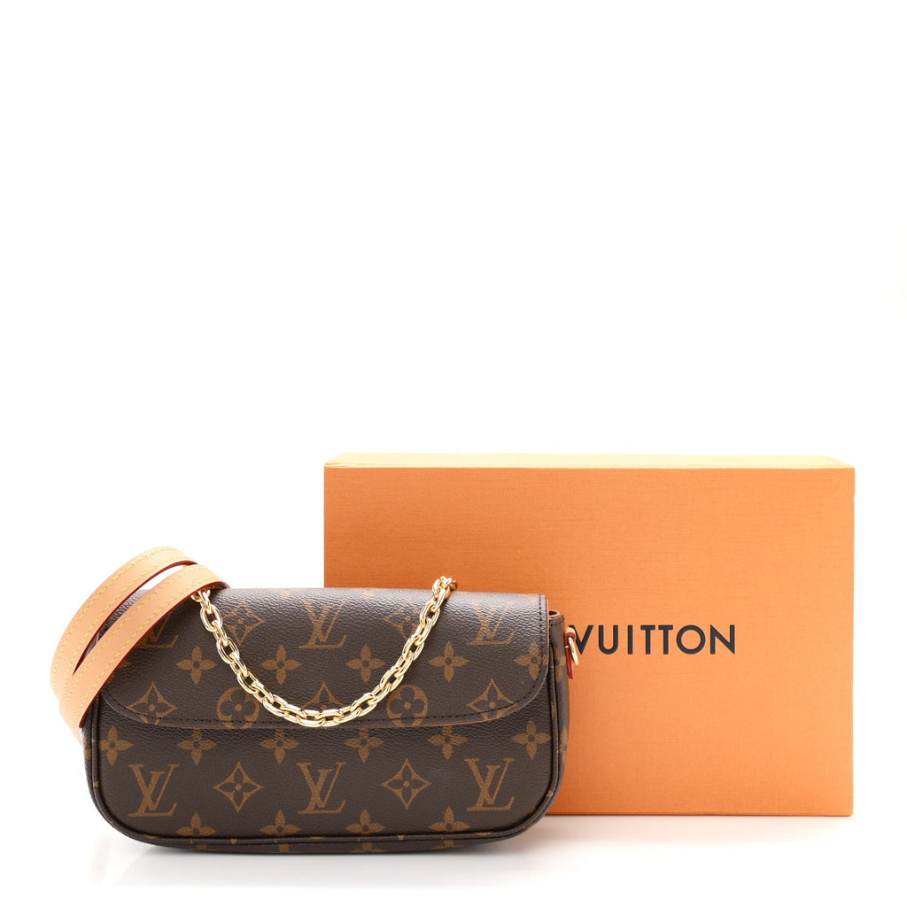 Monogram Ivy Wallet On Chain