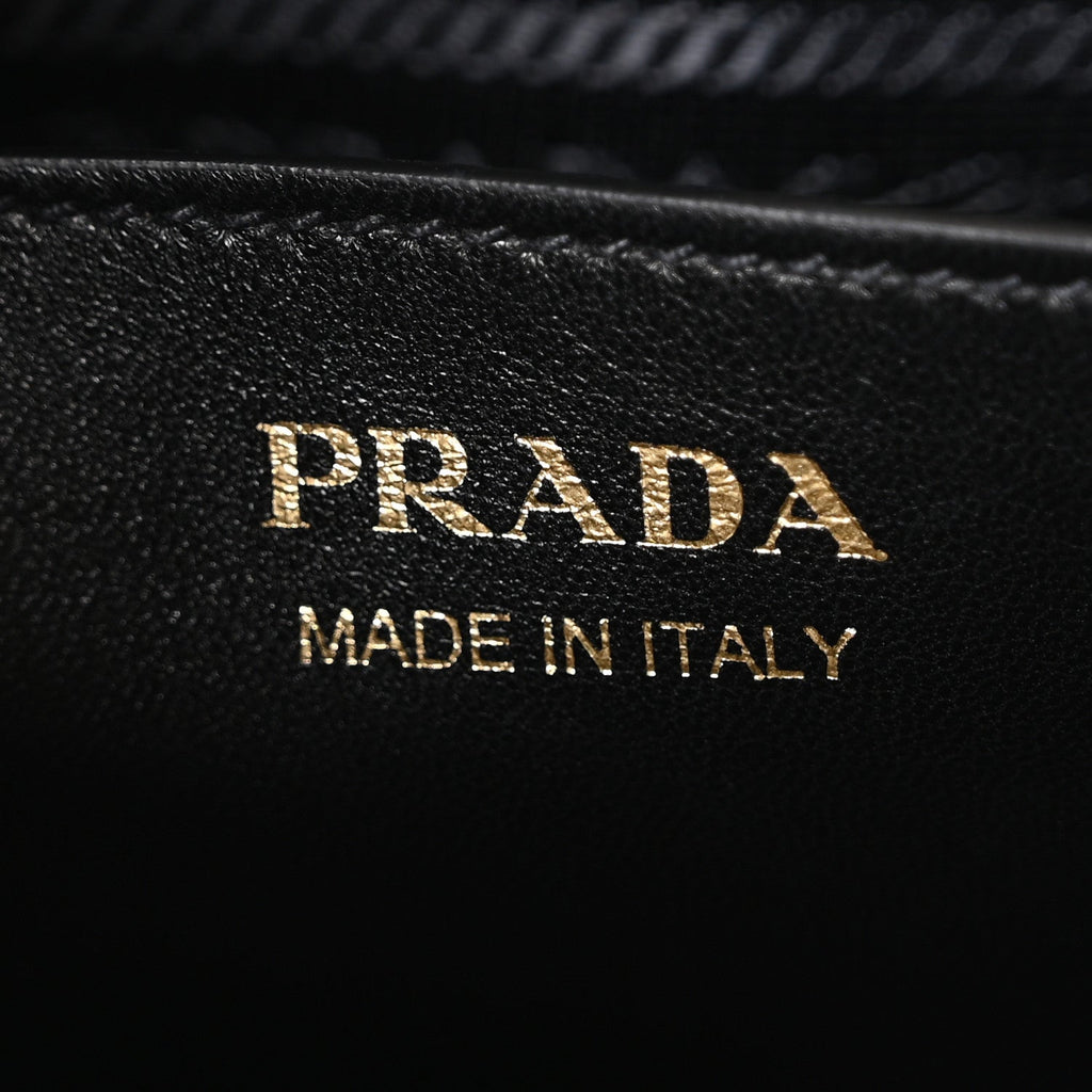 Saffiano City Calfskin Medium Esplanade Tote Mercurio Black