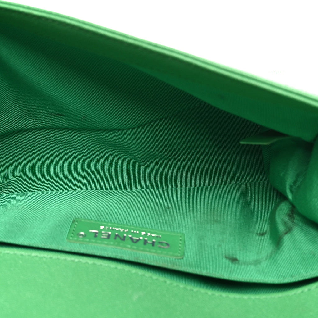 Caviar Quilted Medium Boy Flap Green