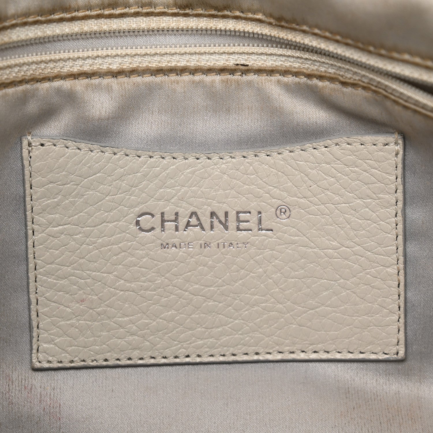 Glazed Calfskin XL On The Road Flap Light Grey