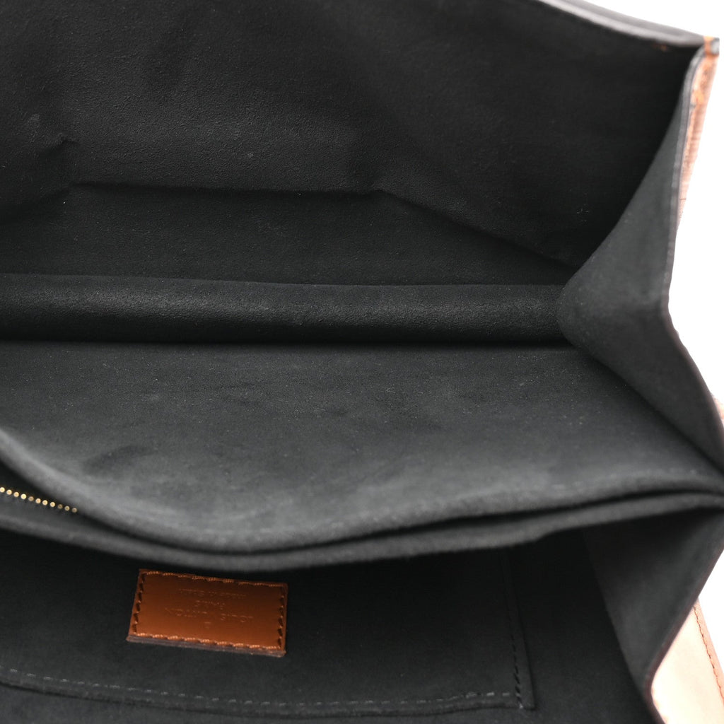 Reverse Monogram Dauphine MM