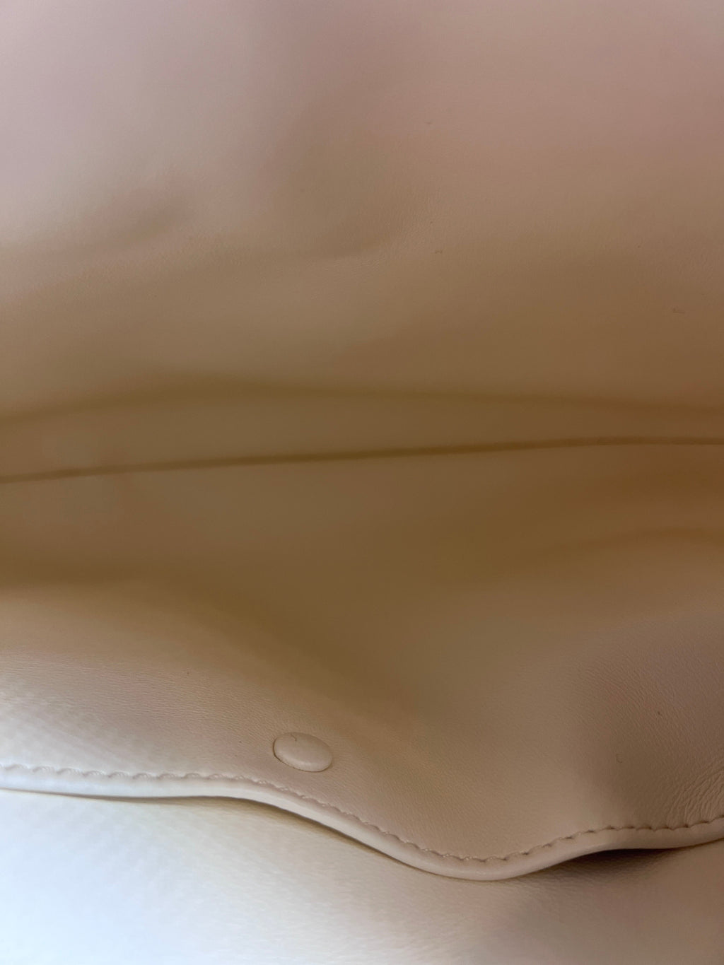Valentino Garavani Ruffle Shoulder Bag Leather White Leather Shoulder Bag Bag (Authentic  )