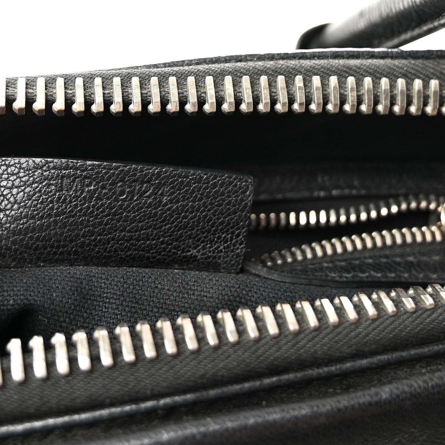 Sugar Goatskin Medium Antigona Black