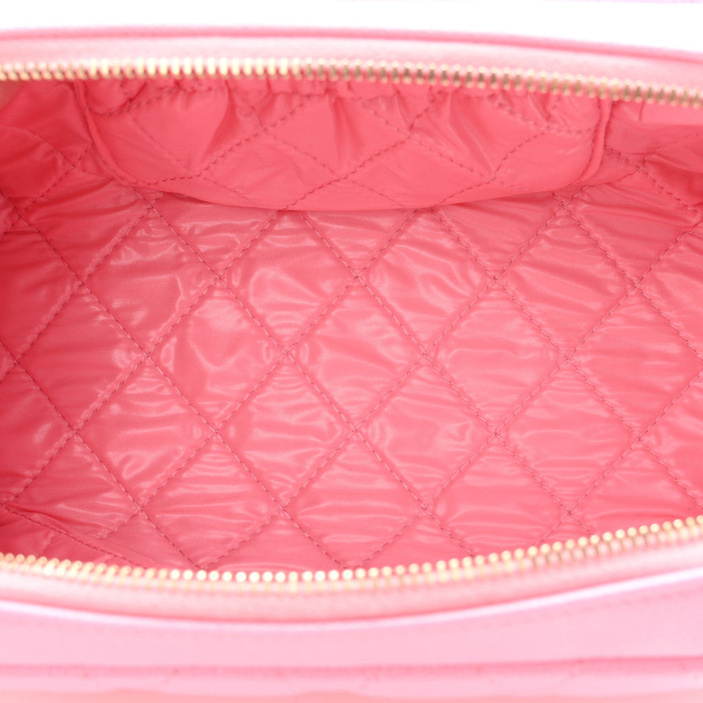 Caviar Quilted Toiletry Case With Chain Pink