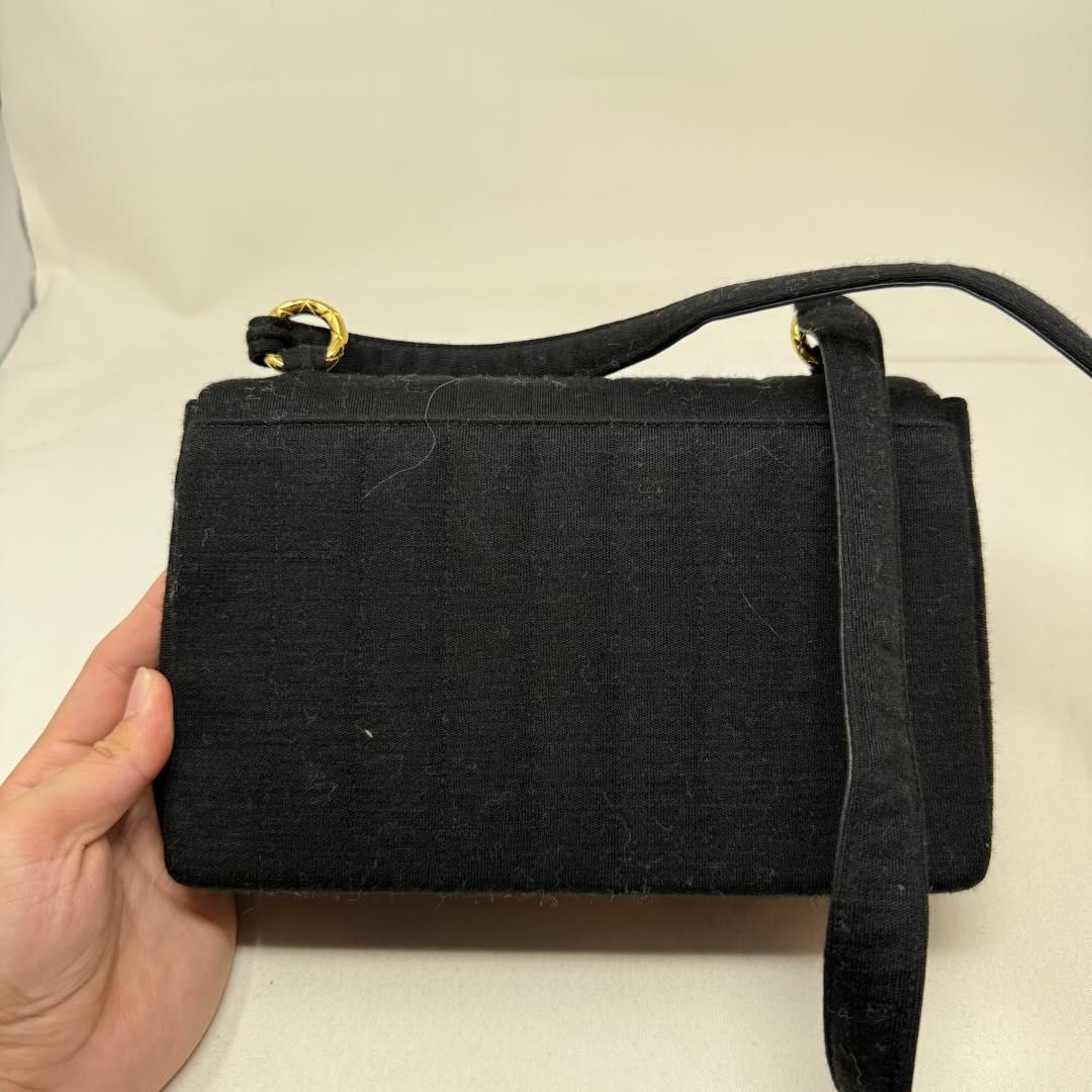 Chanel Vintage Handbag B21-75