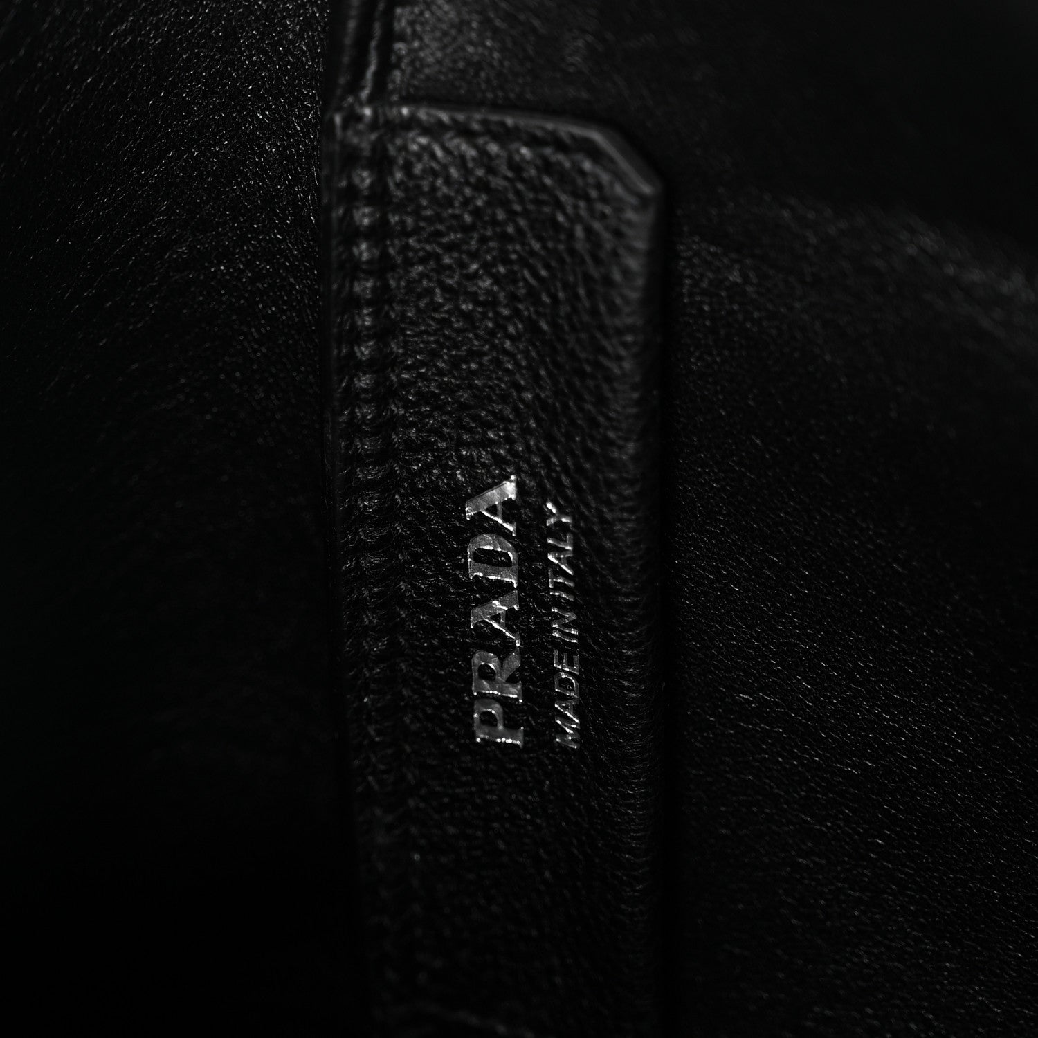 Vitello Daino Soft Large Dynamique Tote Black