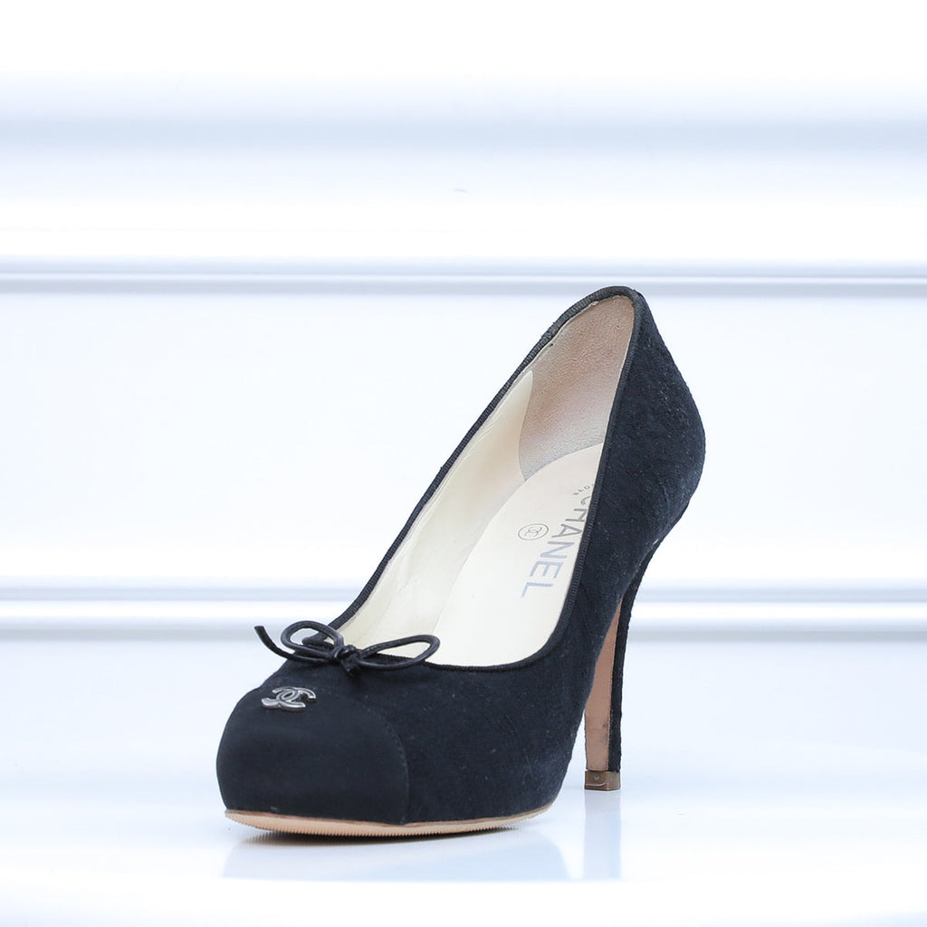 Chanel Black CC Logo Cap Toe Fabric Pumps 37.5