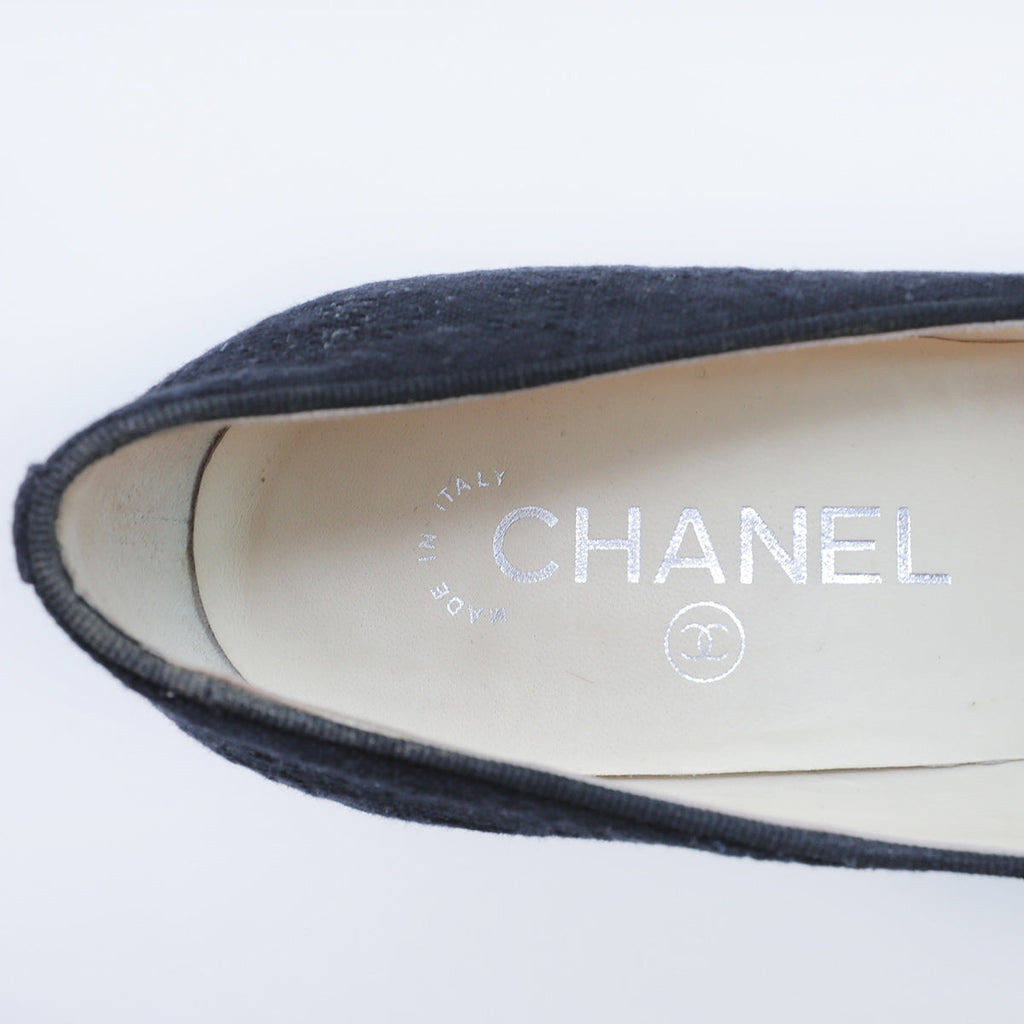 Chanel Black CC Logo Cap Toe Fabric Pumps 37.5
