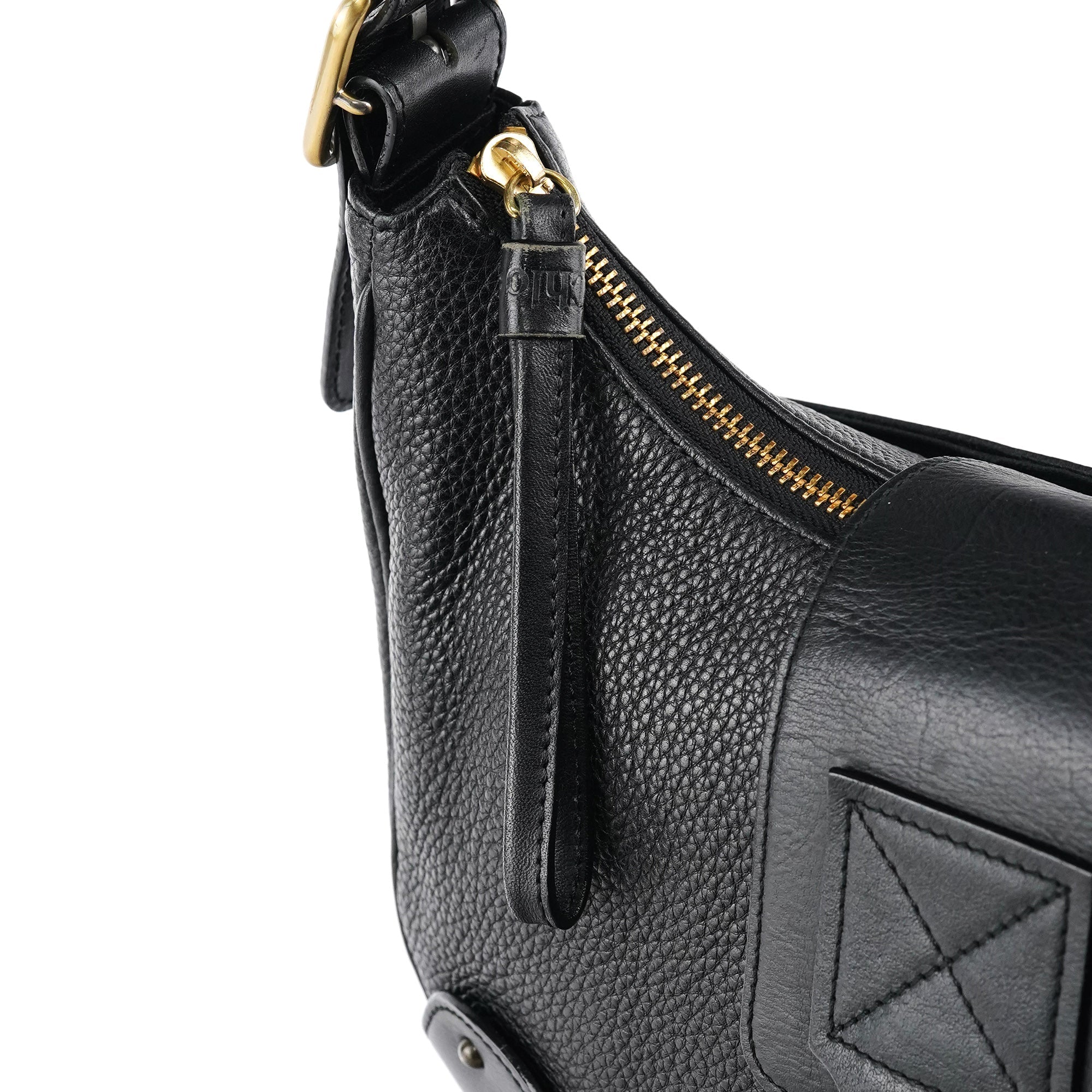 Black Leather C Logo Shoulder Bag