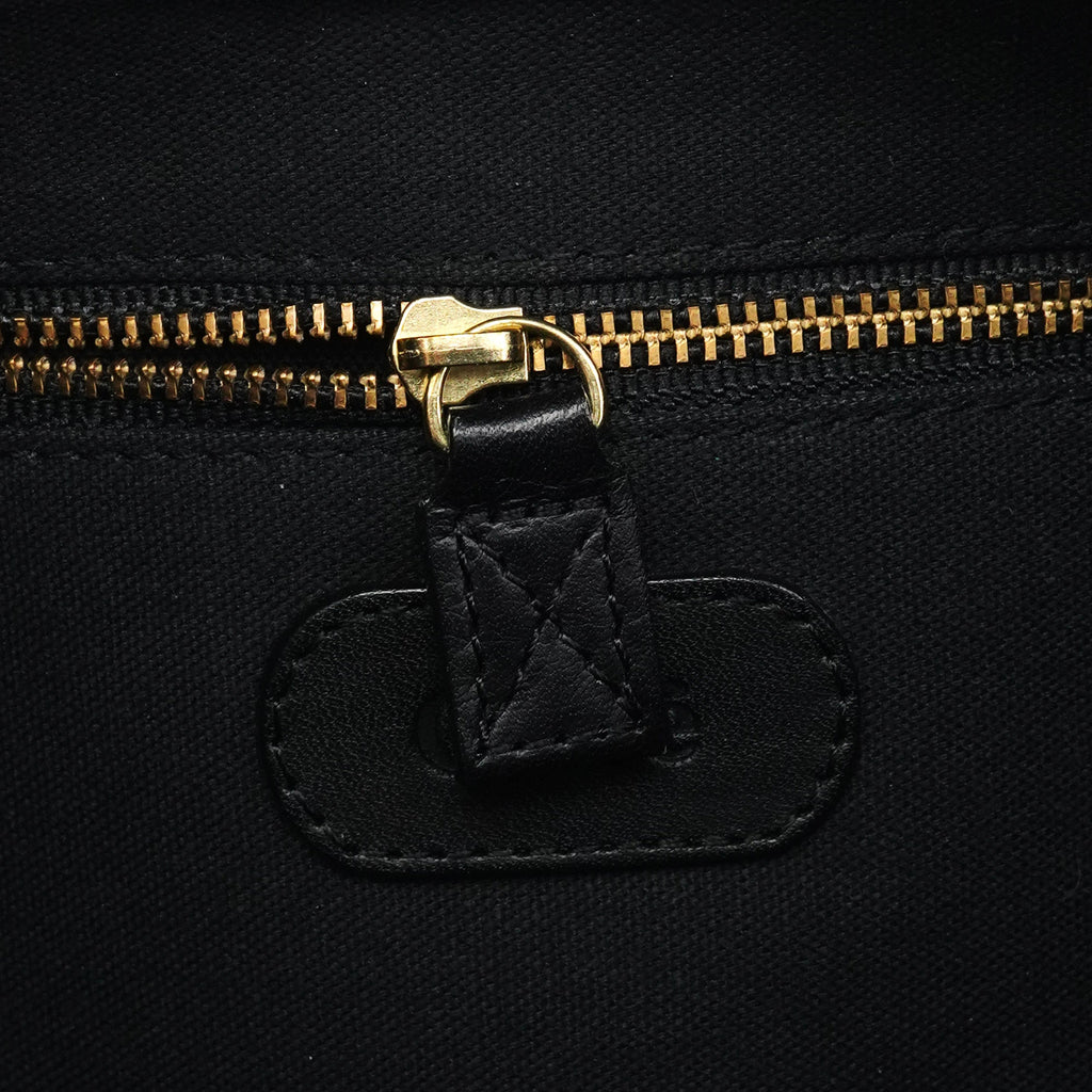 Black Leather C Logo Shoulder Bag