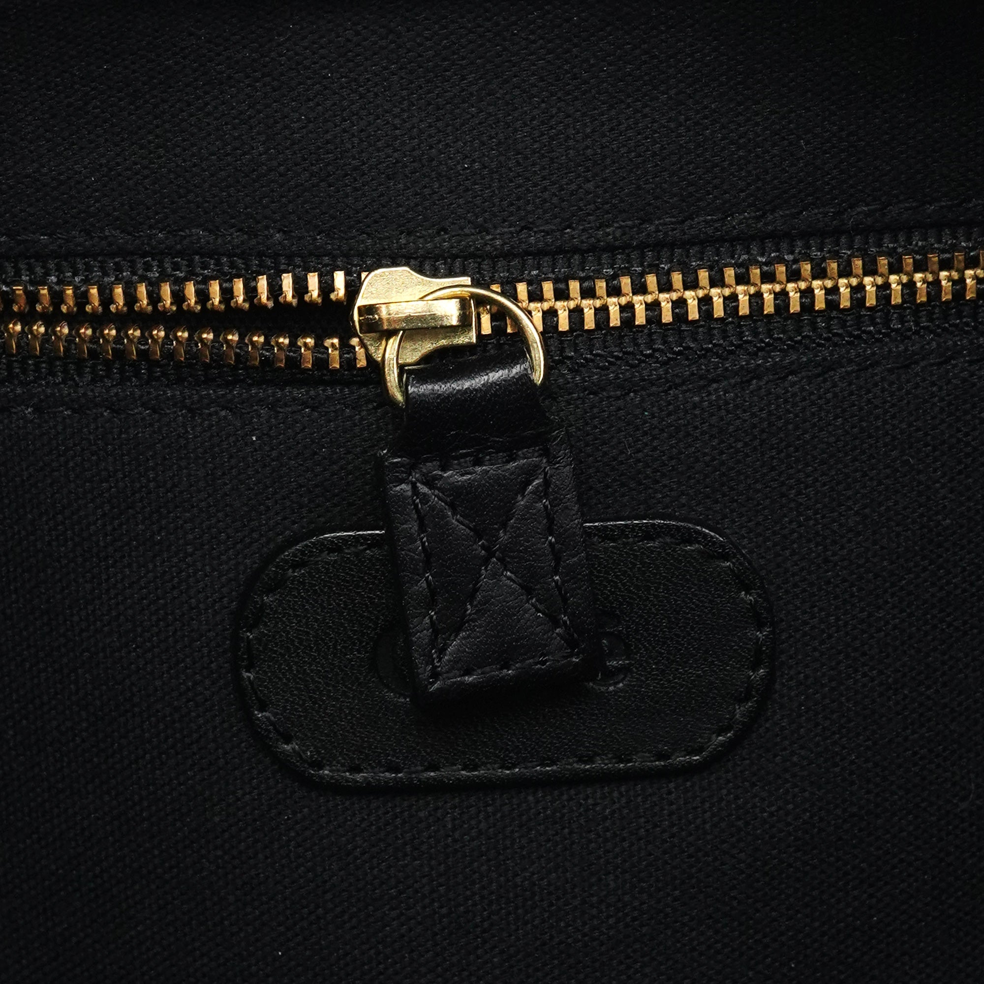 Black Leather C Logo Shoulder Bag