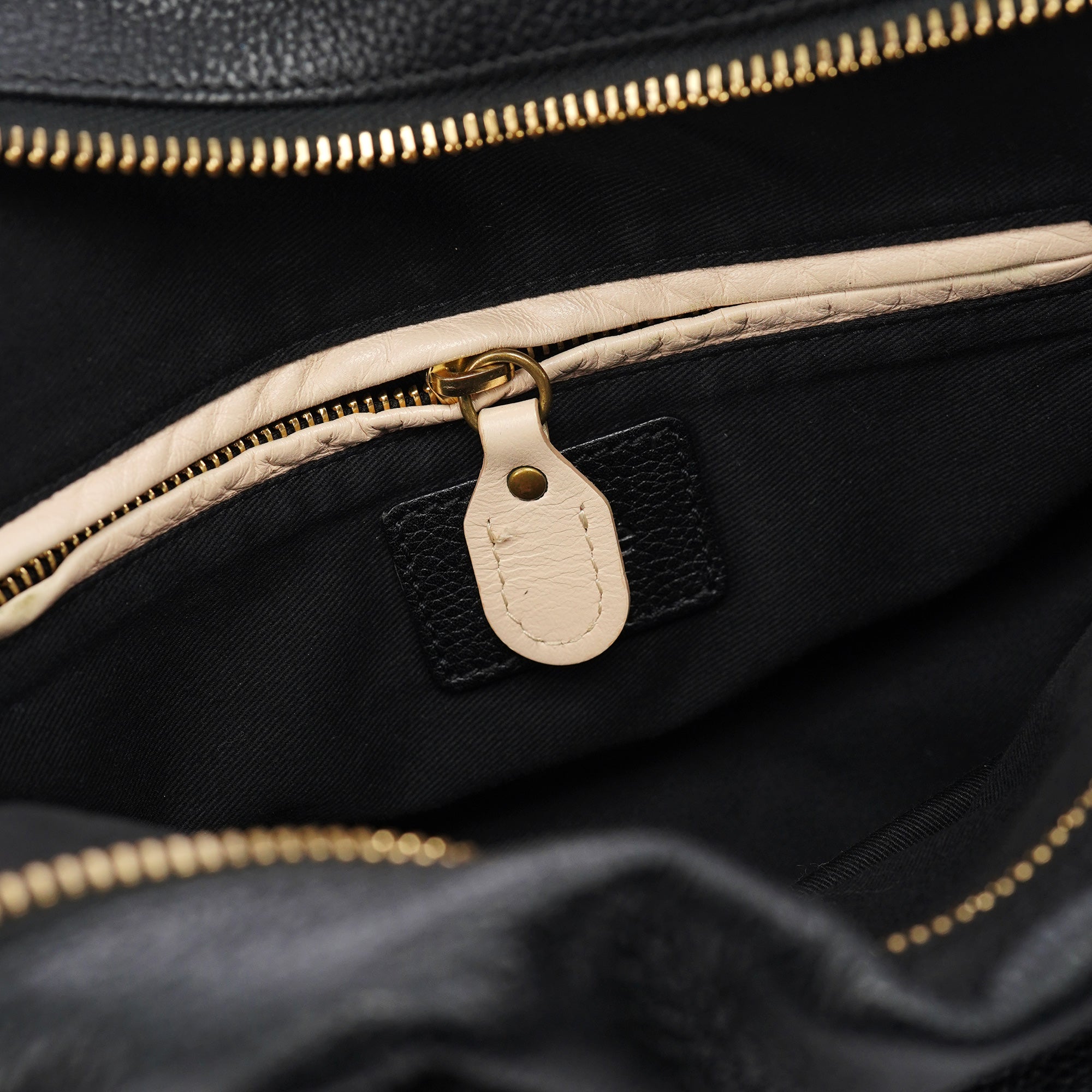 Black Leather Paraty 2-Way Bag
