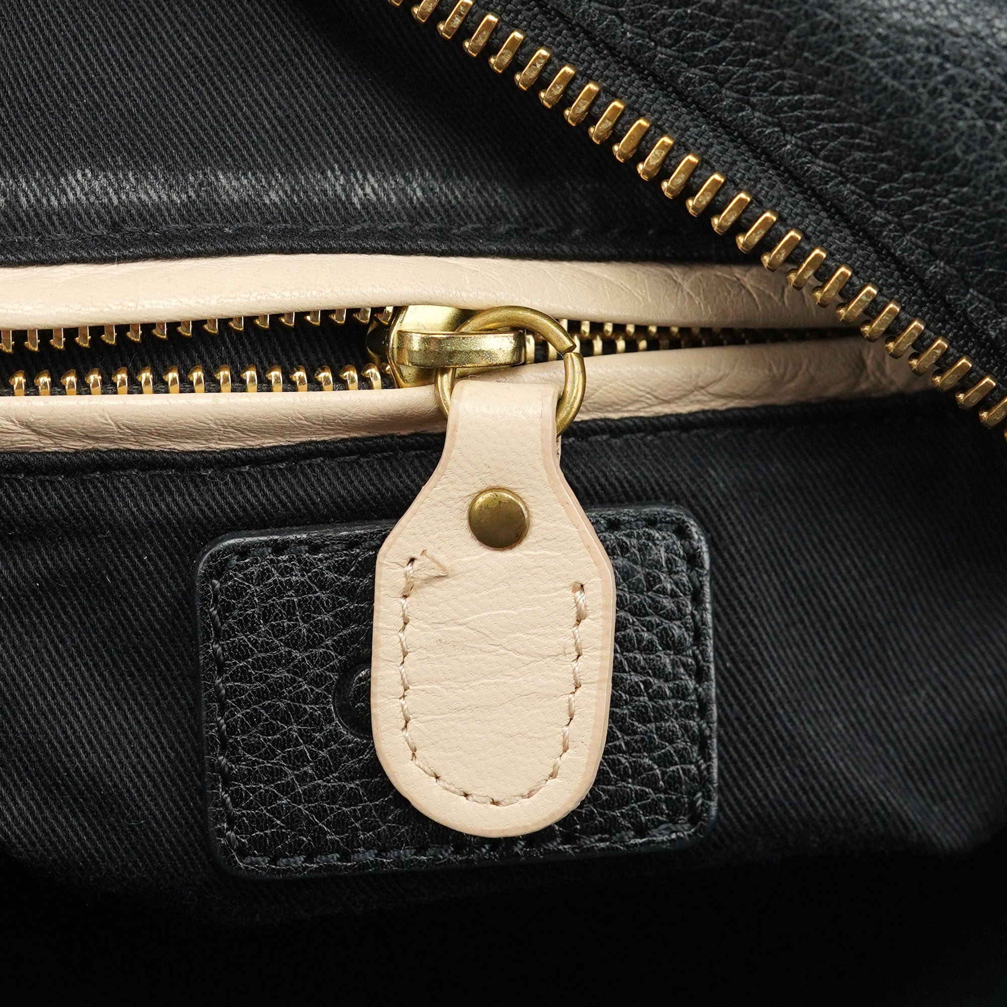 Black Leather Paraty 2-Way Shoulder Bag