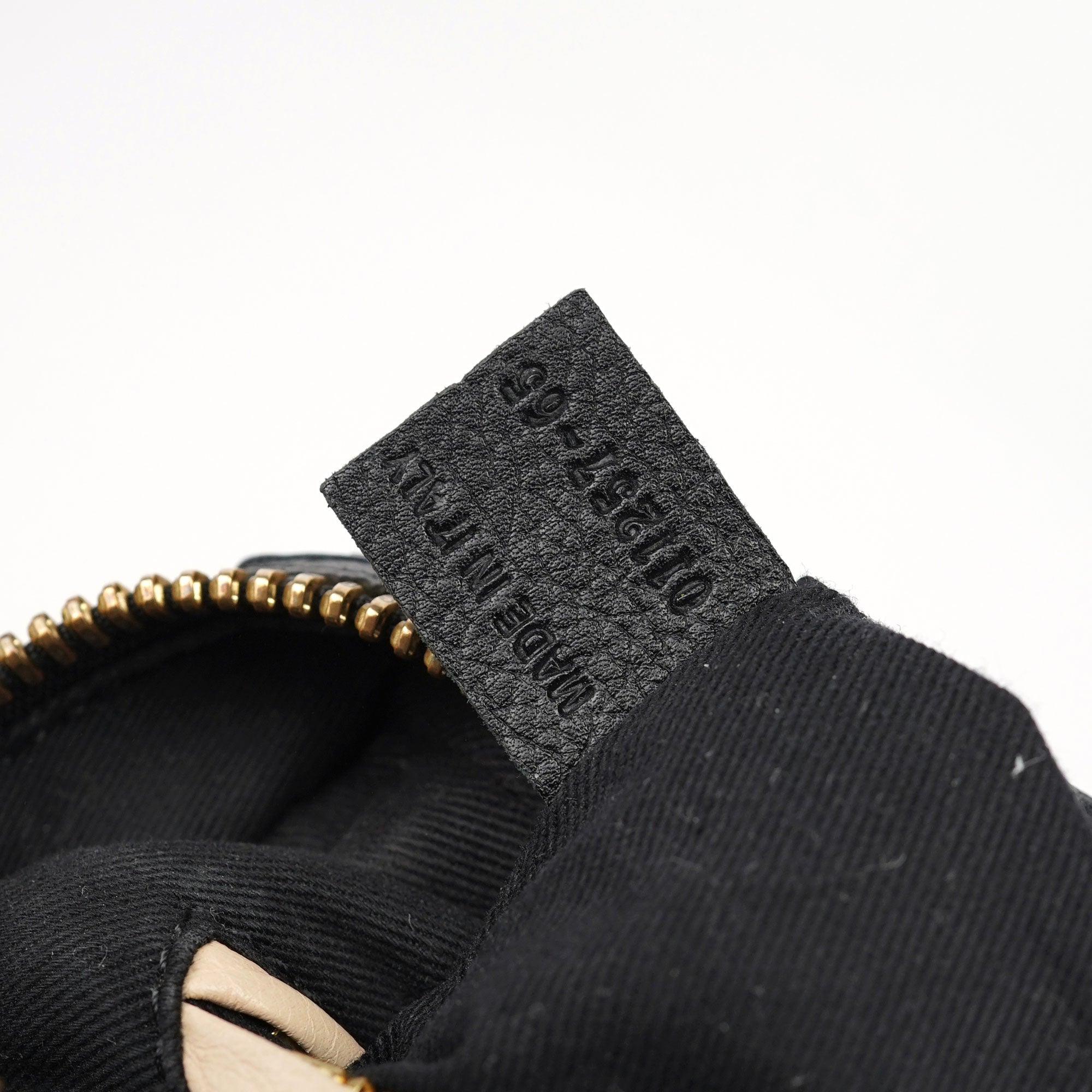 Black Leather Paraty 2-Way Shoulder Bag