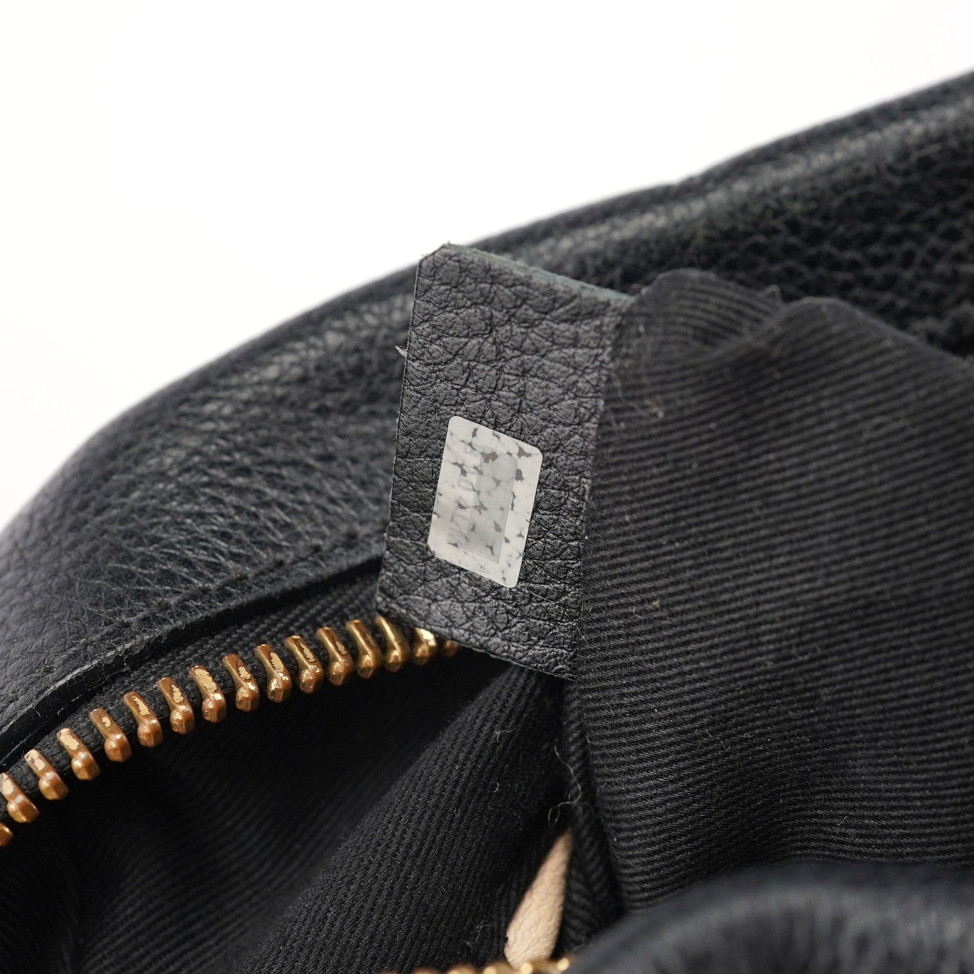 Black Leather Paraty 2-Way Shoulder Bag