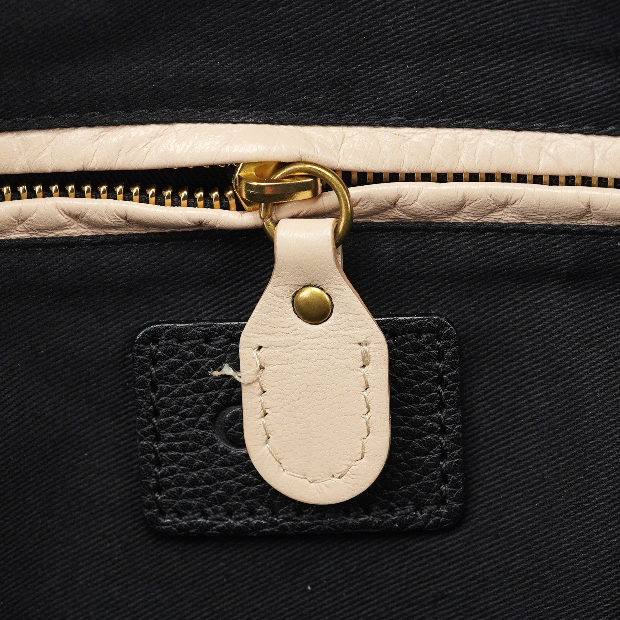 Black Leather Paraty 2-Way Shoulder Bag
